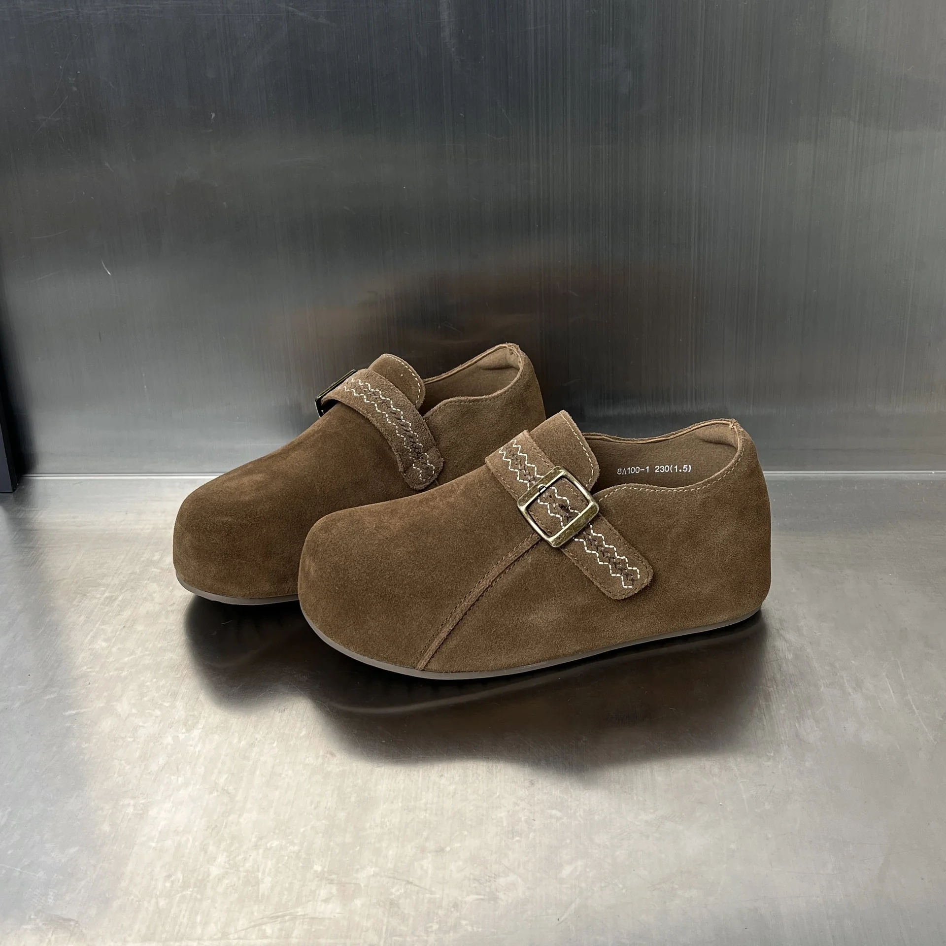 Damen Clogs aus hochwertigem Wildleder mit dekorativem Schnallenverschluss Heidi Mode - Image 2