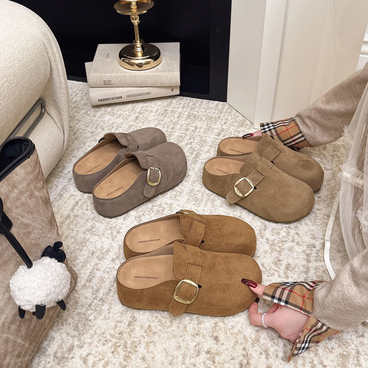 Damen Clogs aus hochwertigem Wildleder mit eleganter Schnalle Heidi Mode - Image 4