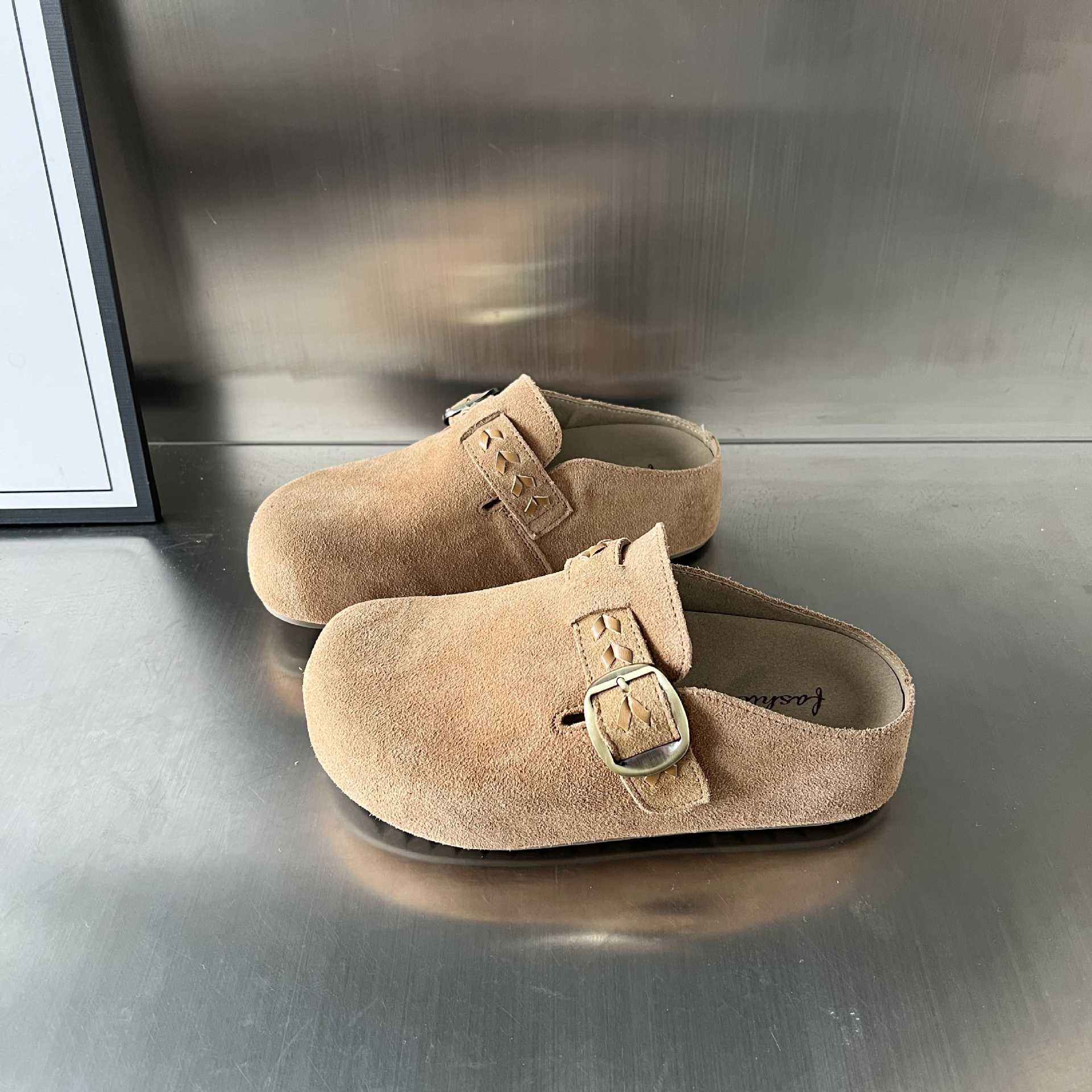 Damen Clogs aus hochwertigem Wildleder mit praktischer Schnallenverzierung Heidi Mode