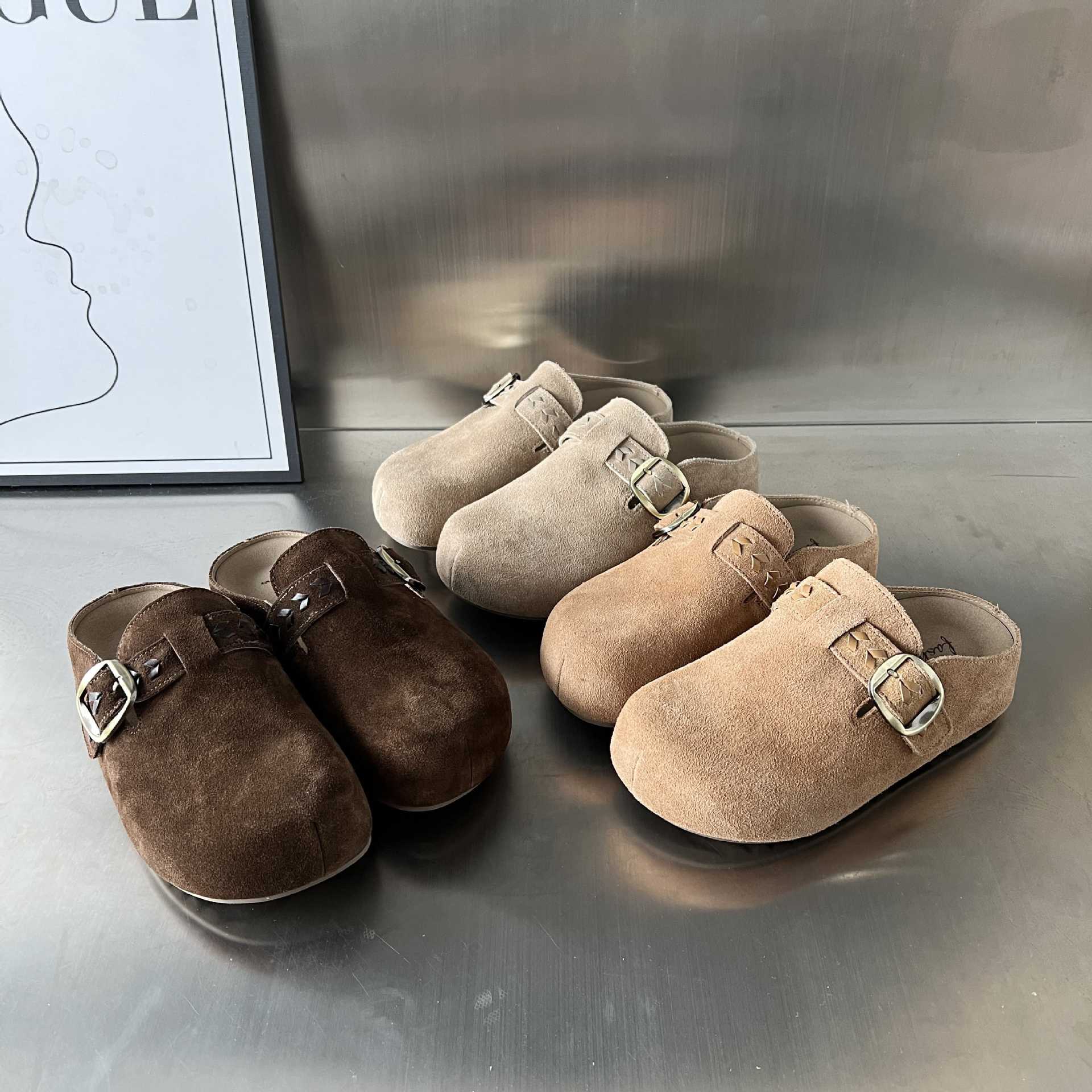 Damen Clogs aus hochwertigem Wildleder mit praktischer Schnallenverzierung Heidi Mode - Image 4