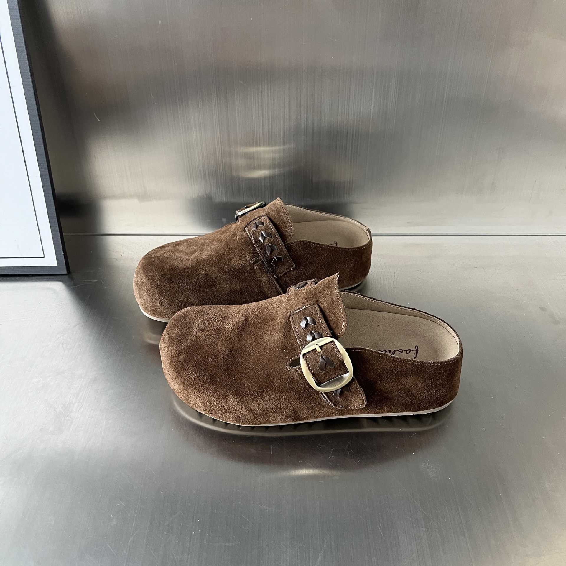 Damen Clogs aus hochwertigem Wildleder mit praktischer Schnallenverzierung Heidi Mode - Image 8
