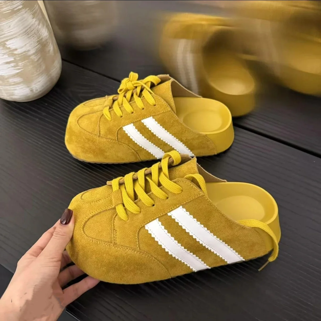 Damen Clogs im sportlichen Design mit hochwertigem Wildleder und klassischer Schnürung Heidi Mode - Image 8