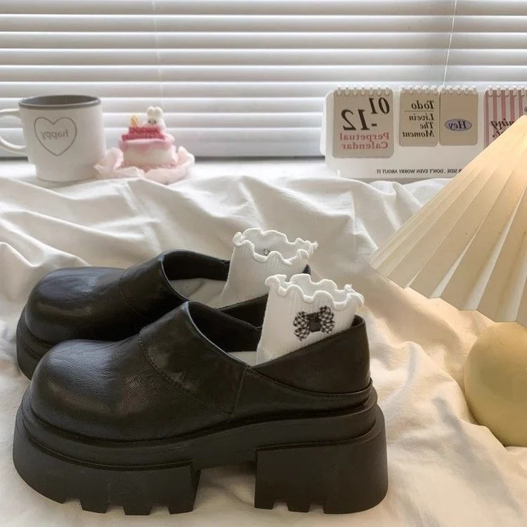 Damen Clogs mit anspruchsvollem Design und extravaganten Details Heidi Mode