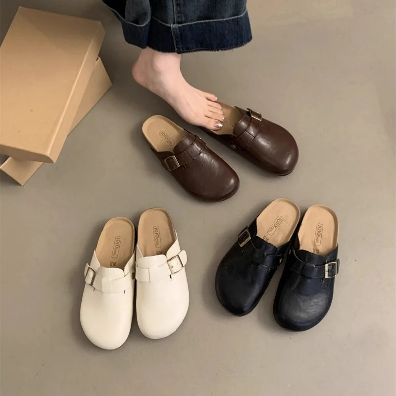 Damen Clogs mit bequemem Fußbett und modischen Schnallenverzierungen Heidi Mode - Image 2