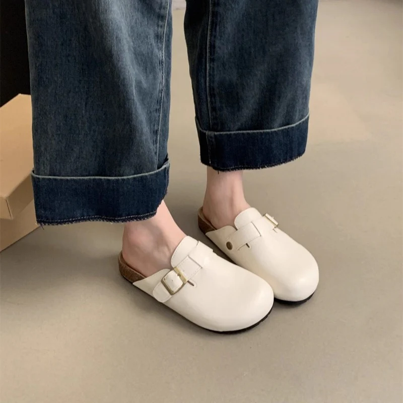 Damen Clogs mit bequemem Fußbett und modischen Schnallenverzierungen Heidi Mode - Image 3