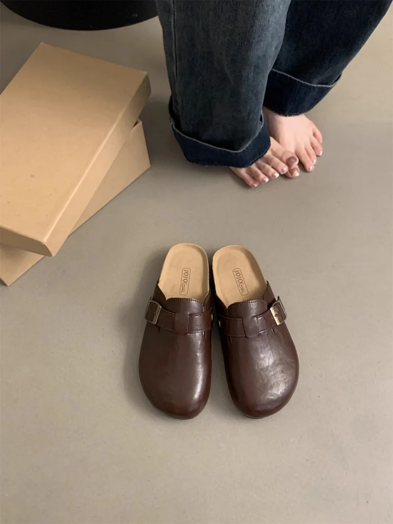 Damen Clogs mit bequemem Fußbett und modischen Schnallenverzierungen Heidi Mode - Image 6