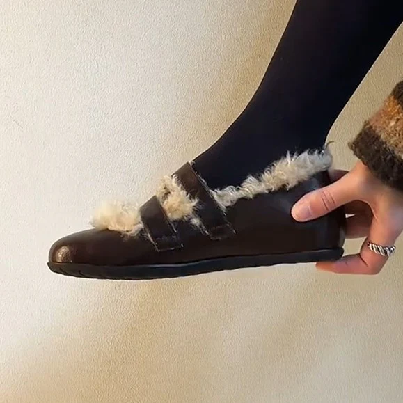 Damen Clogs mit kuscheligem Kunstfellkragen und modischen Schnallen Heidi Mode - Image 4