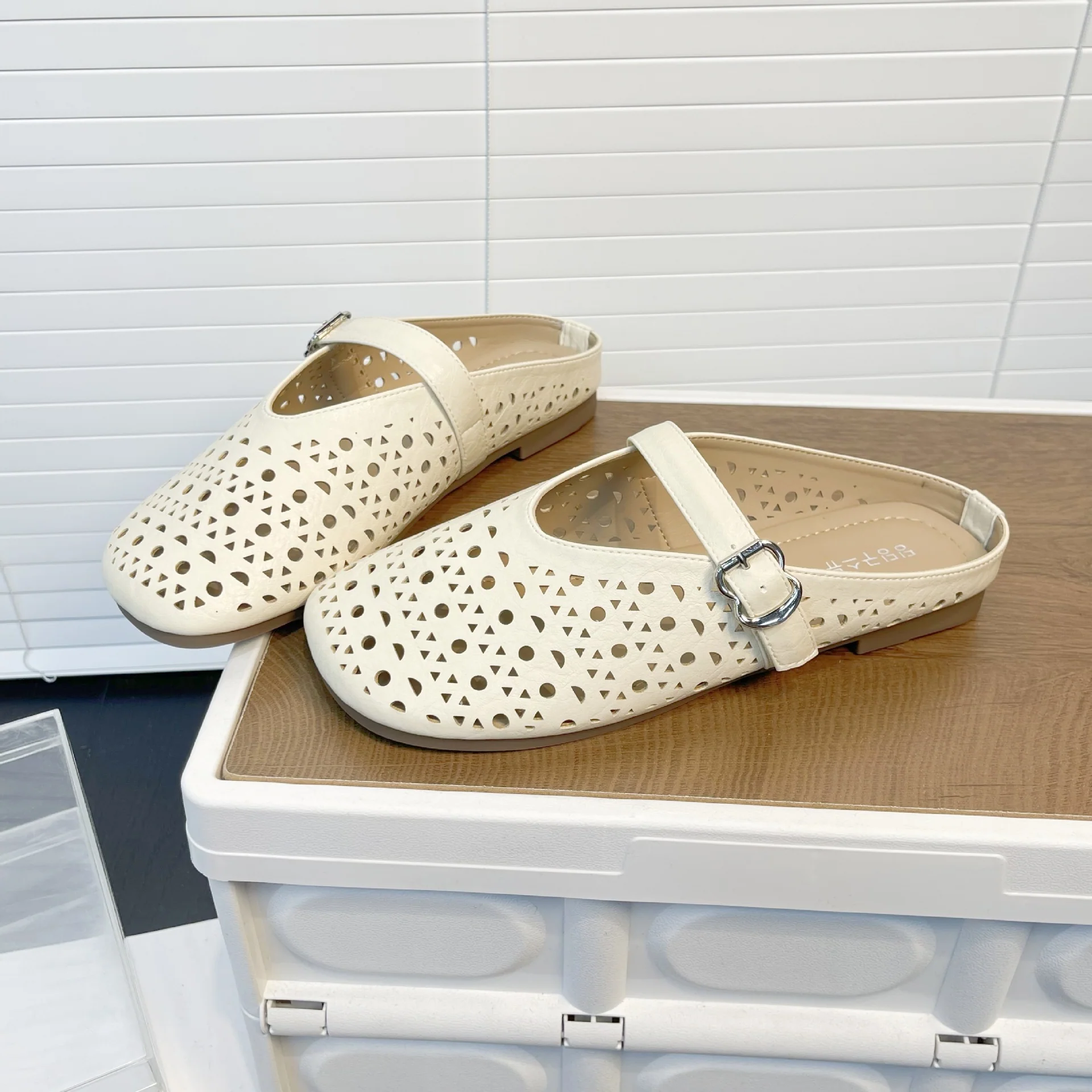 Damen Clogs mit modischem Durchbruchsdesign und verstellbarem Riemen Heidi Mode - Image 3