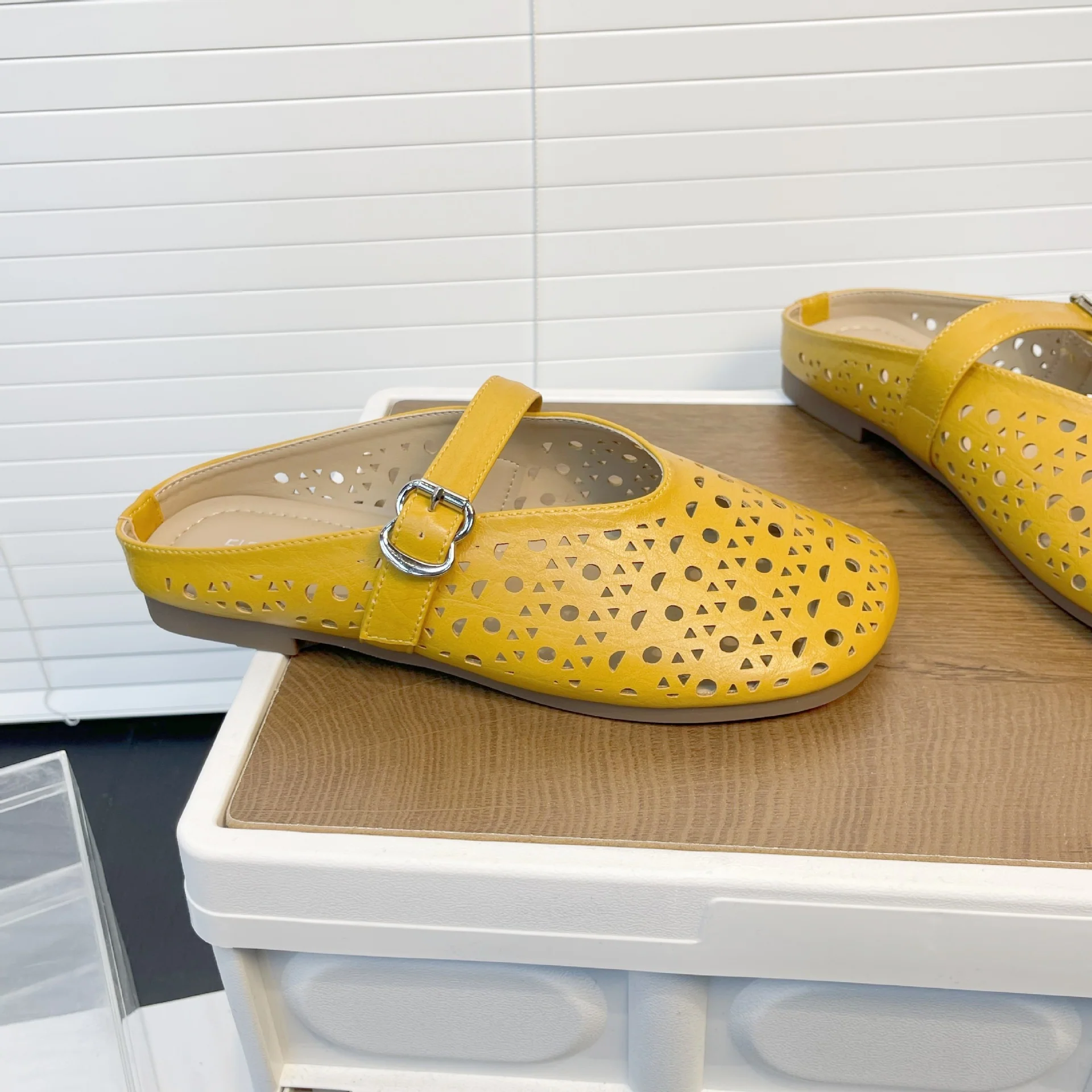 Damen Clogs mit modischem Durchbruchsdesign und verstellbarem Riemen Heidi Mode - Image 7
