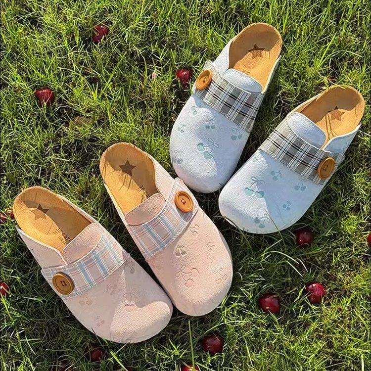 Damen Clogs mit modischem Karodesign und dekorativer Knopfdetails Heidi Mode