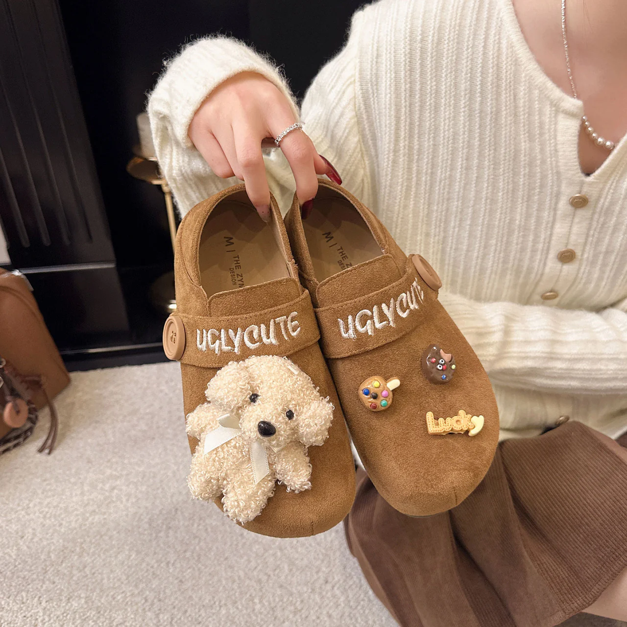 Damen Clogs mit verspieltem Dekor und praktischem Klettverschluss Heidi Mode - Image 2