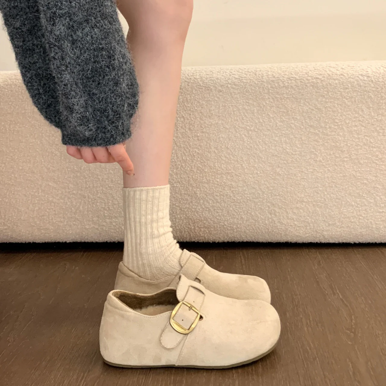 Damen Clogs mit weich gepolstertem Innenfutter und verstellbarem Riemen Heidi Mode - Image 4