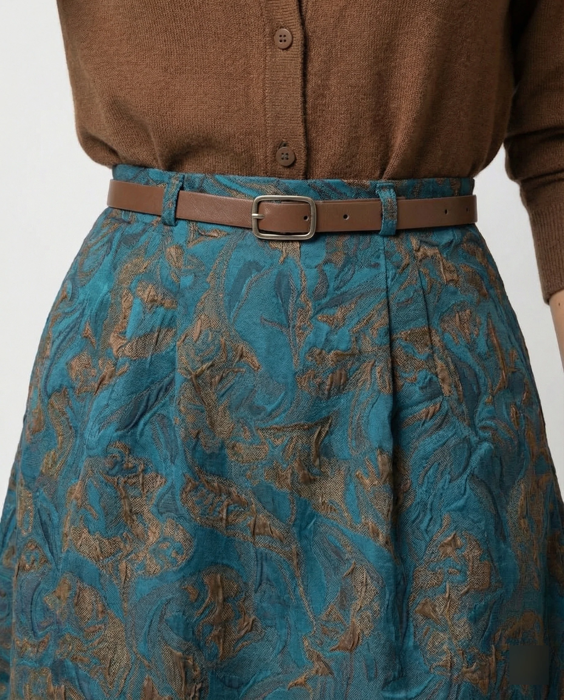 Damen Polo Cardigan Zopfmuster Midirock mit hohem Bund, Jacquardstruktur, dezenter Faltenlegung und Eingrifftaschen Heidi Mode - Image 2