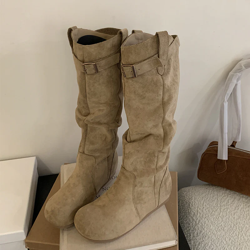 Damen Elegant gefaltete Langschaftstiefel mit modischen Schnallendetails Heidi Mode - Image 6