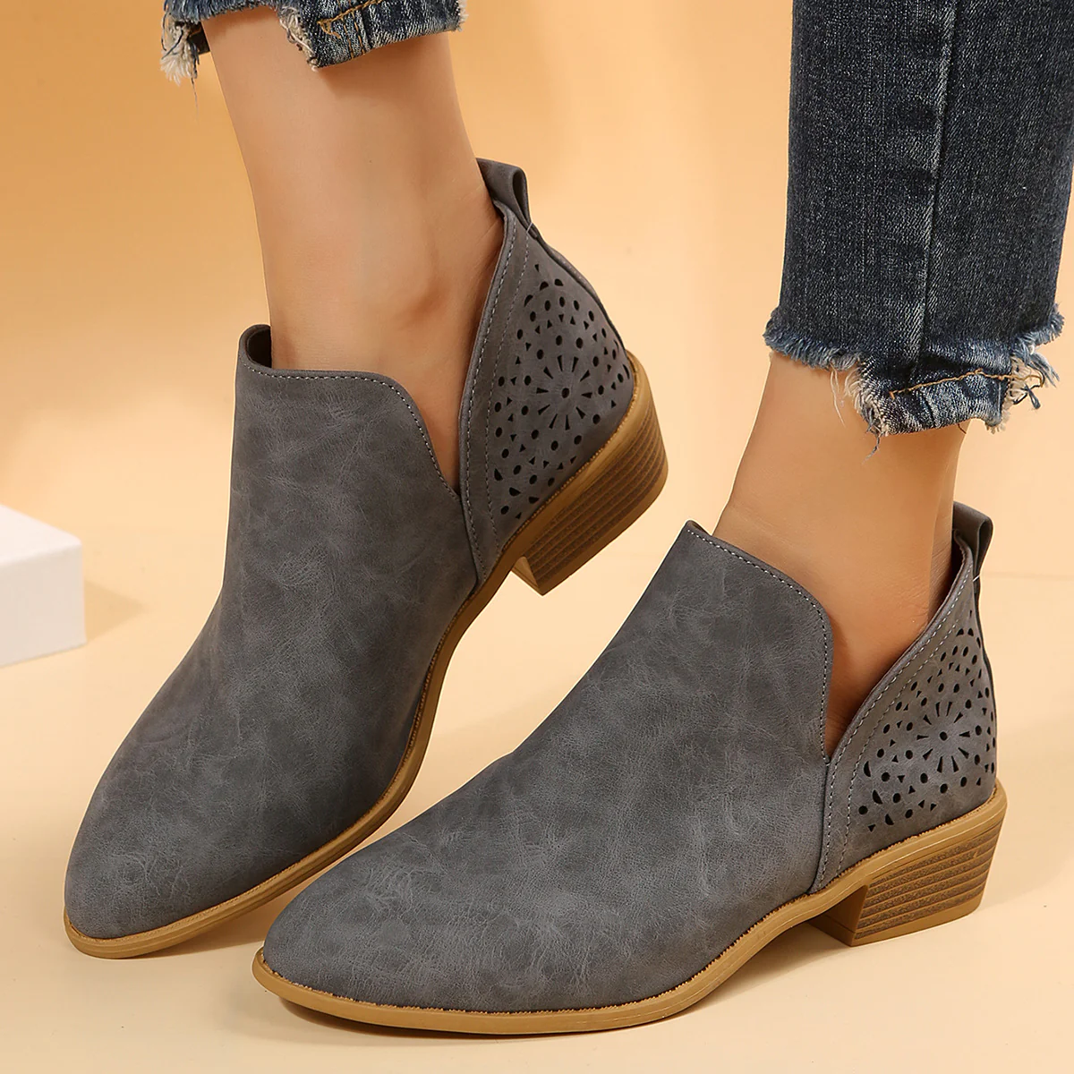 Damen Elegante Ankle Boots mit luftiger Lochmuster-Optik Heidi Mode - Image 11