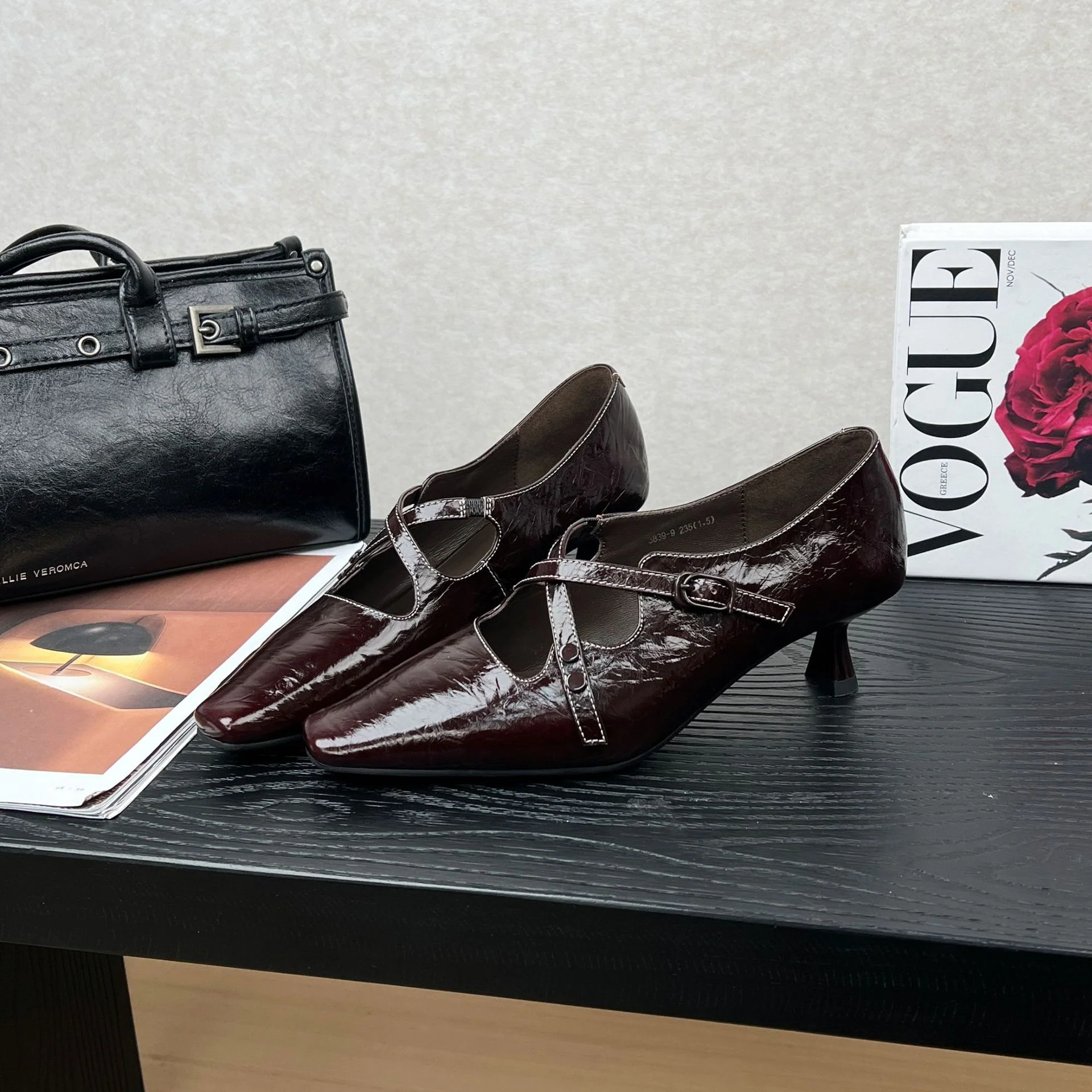 Damen elegante Ballerina Schuhe mit verstellbarem Riemen und glänzendem Obermaterial Heidi Mode - Image 7