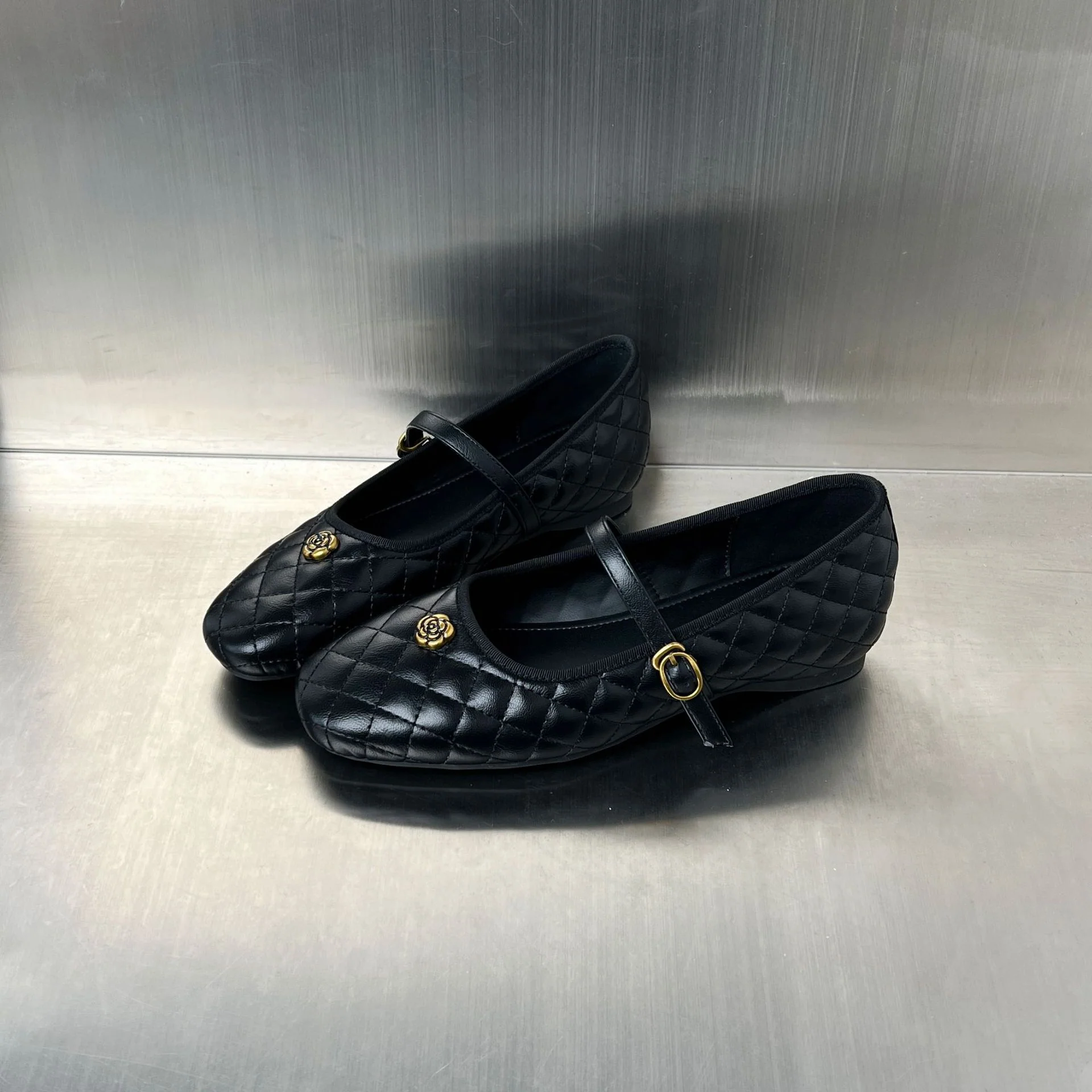 Damen elegante Ballerinas mit bequemer Riemenverzierung und edler Steppung Heidi Mode