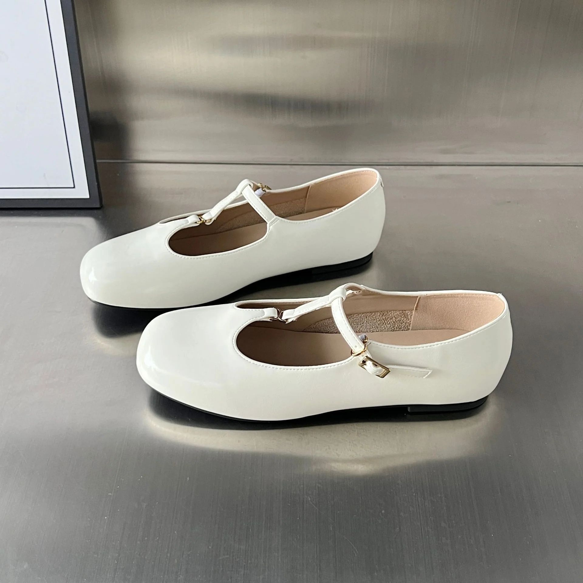 Damen Elegante Ballerinas mit doppeltem Riemen und modischem Glanzleder Heidi Mode