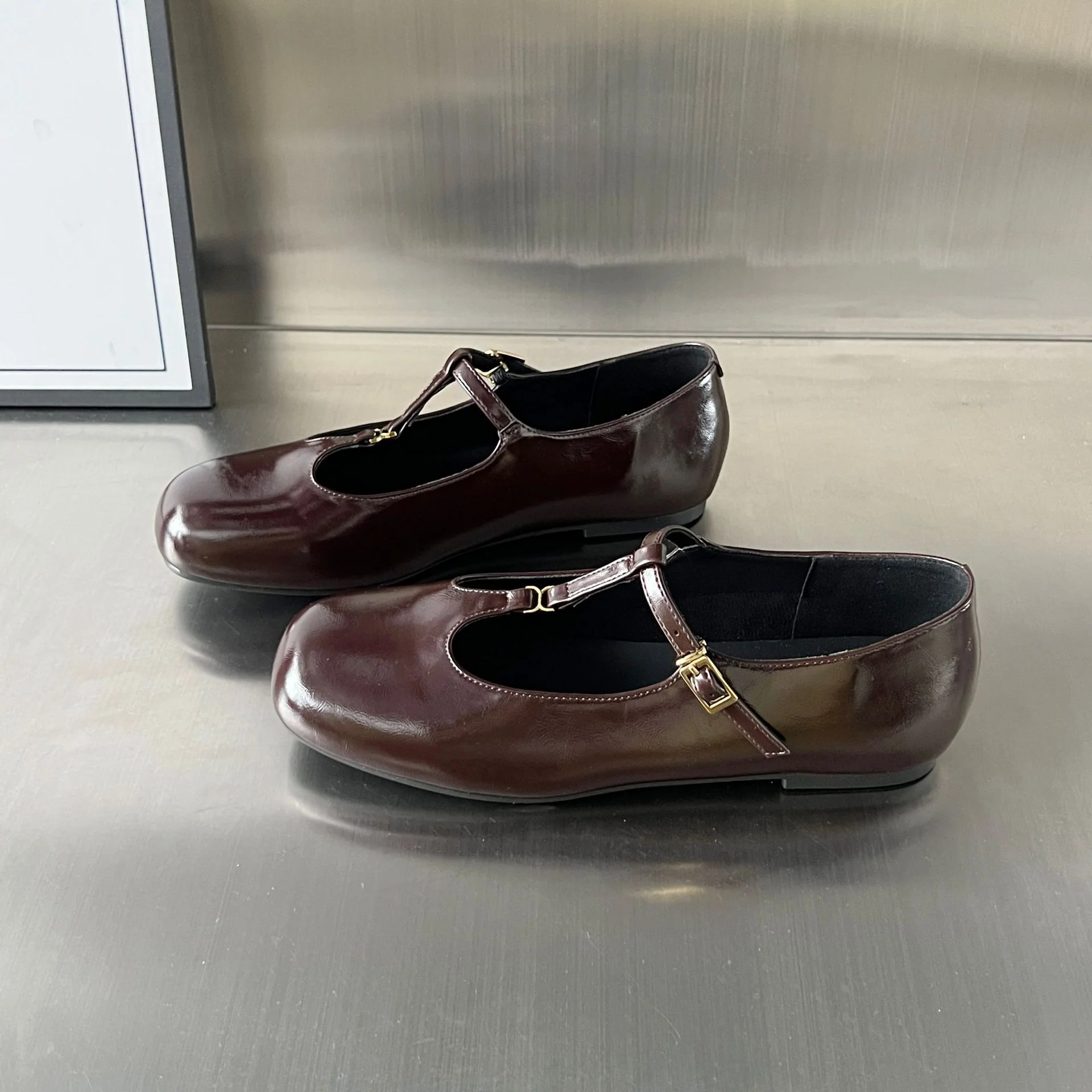 Damen Elegante Ballerinas mit doppeltem Riemen und modischem Glanzleder Heidi Mode - Image 2