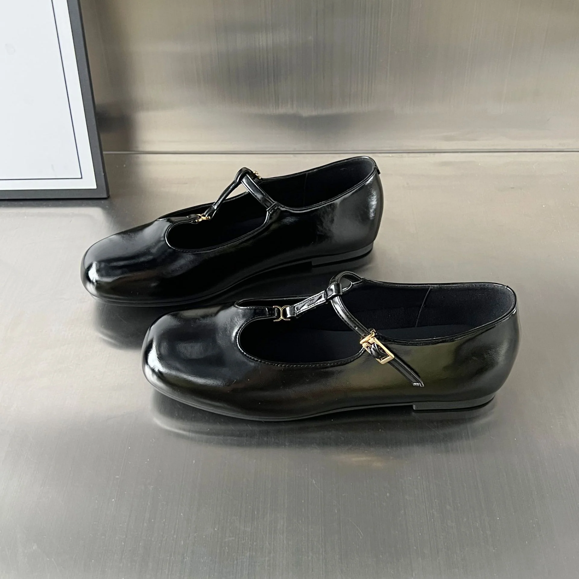 Damen Elegante Ballerinas mit doppeltem Riemen und modischem Glanzleder Heidi Mode - Image 3