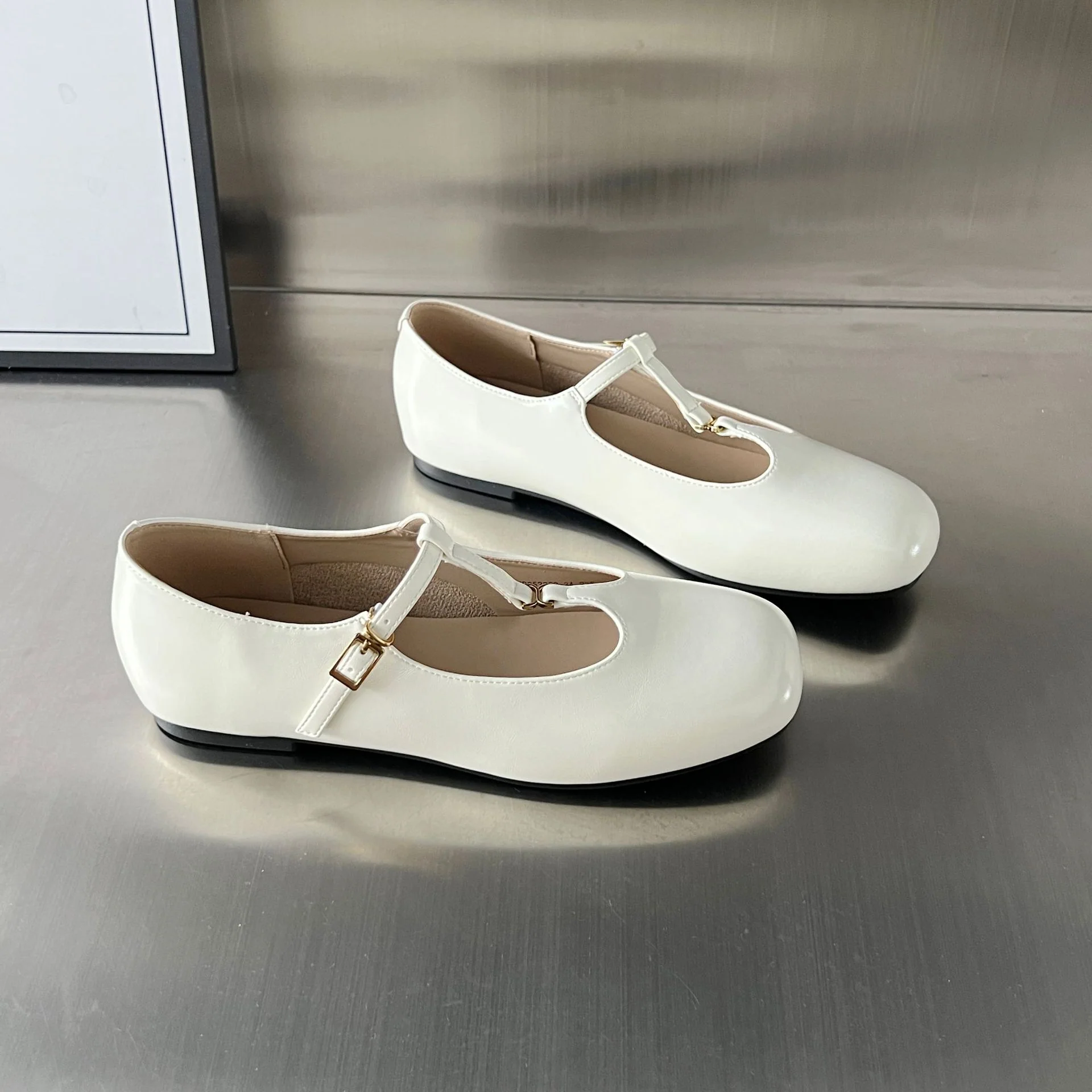Damen Elegante Ballerinas mit doppeltem Riemen und modischem Glanzleder Heidi Mode - Image 5