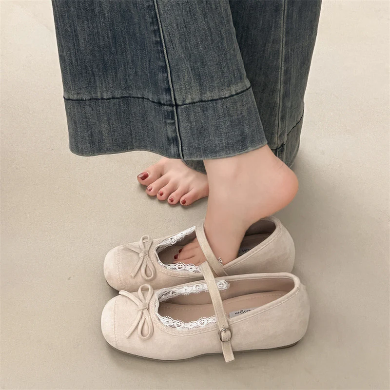 Damen elegante Ballerinas mit feiner Spitzenverzierung und praktischem Schnallenverschluss Heidi Mode - Image 4