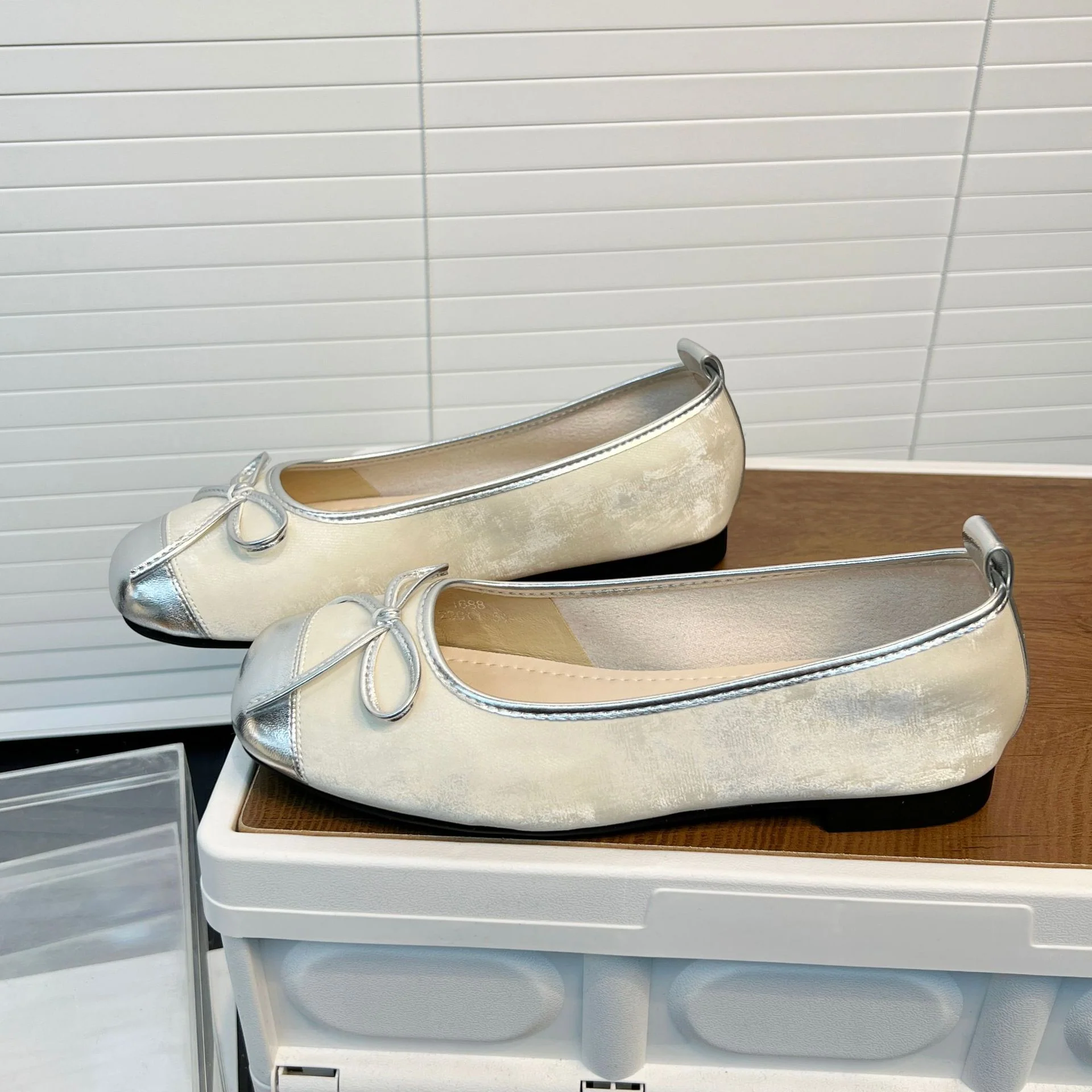 Damen Elegante Ballerinas mit hochwertiger Metallic-Oberfläche und modischem Schleifenakzent Heidi Mode - Image 2