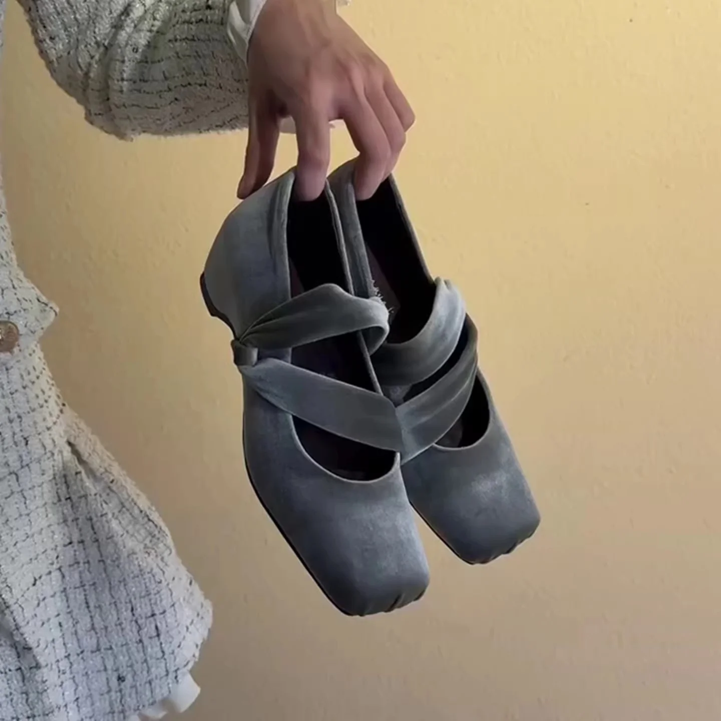 Damen elegante Ballerinas mit modischem Kreuzriemen und hochwertiger Veloursleder-Oberfläche Heidi Mode - Image 7