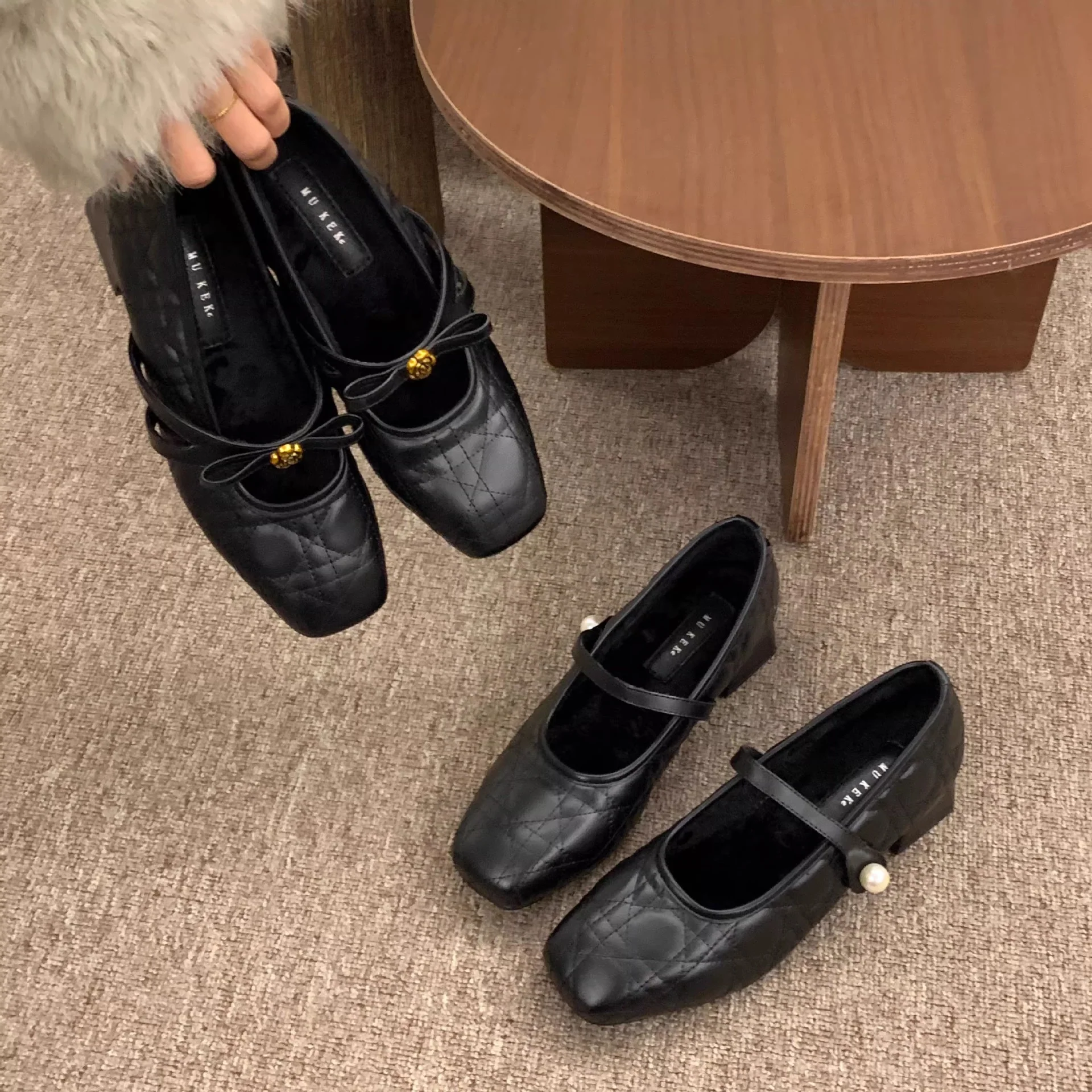 Damen Elegante Ballerinas mit modischem Riemchen und samtiger Oberflächenstruktur Heidi Mode - Image 2