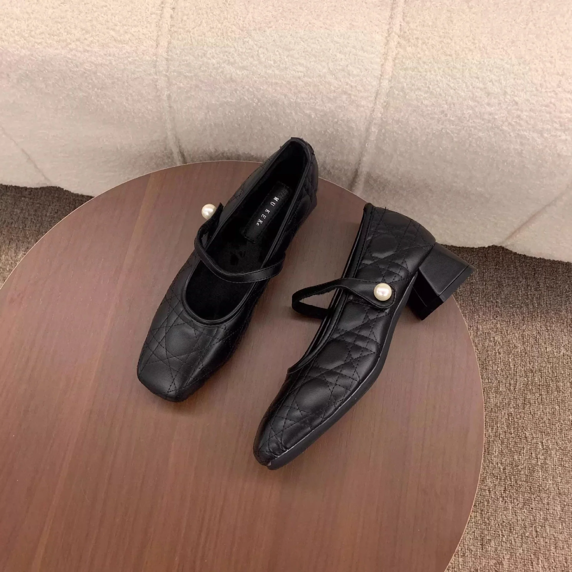 Damen Elegante Ballerinas mit modischem Riemchen und samtiger Oberflächenstruktur Heidi Mode - Image 4