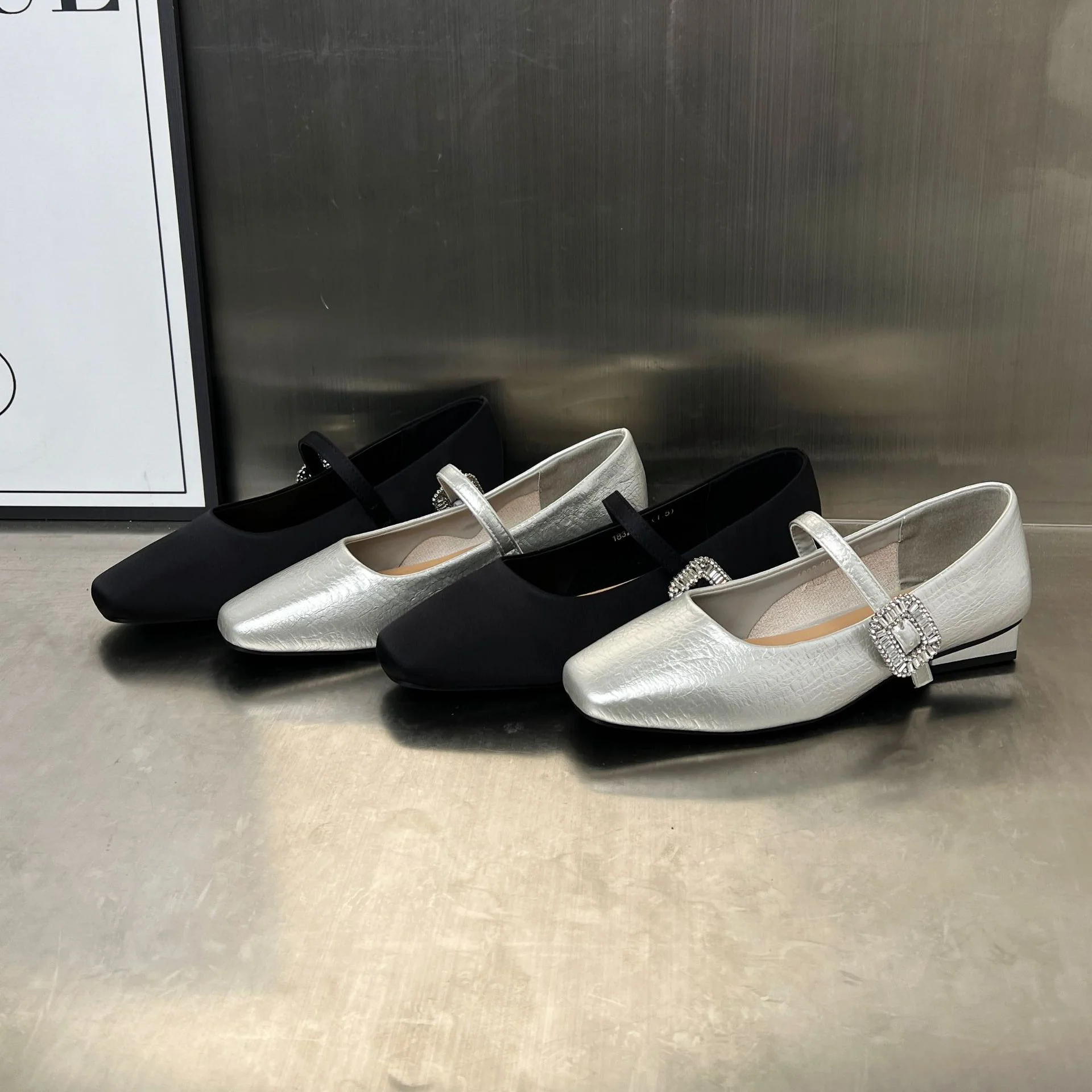Damen Elegante Ballerinas mit modischem Riemen und funkelndem Schmuckdetail Heidi Mode - Image 3