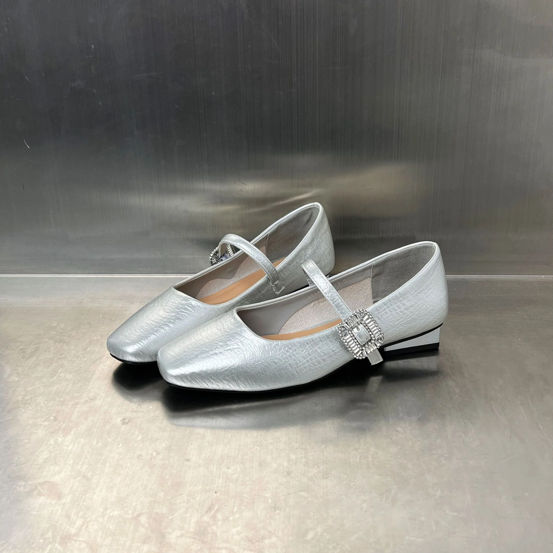 Damen Elegante Ballerinas mit modischem Riemen und funkelndem Schmuckdetail Heidi Mode - Image 6