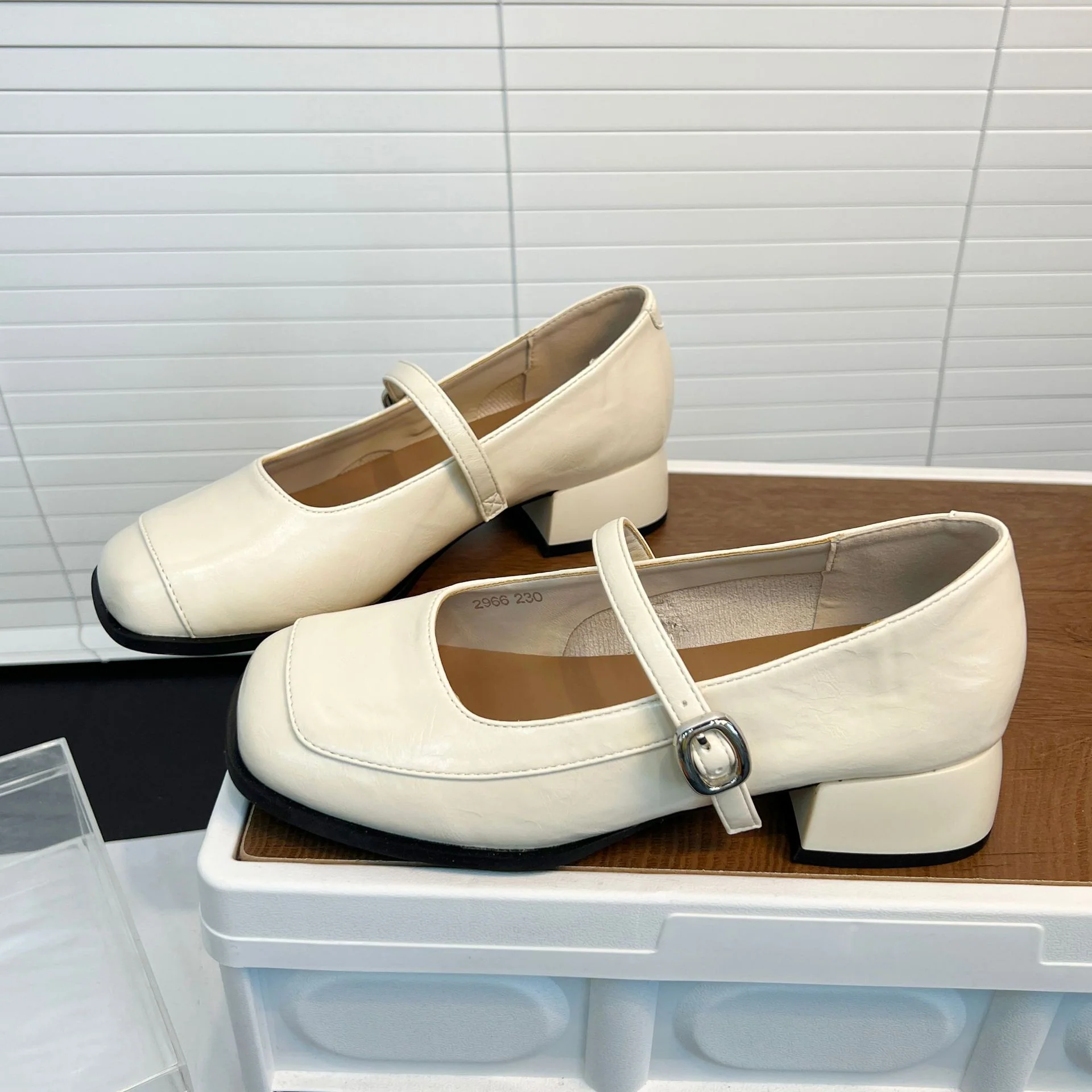 Damen elegante Ballerinas mit verstellbarem Riemen und bequemem Fußbett Heidi Mode