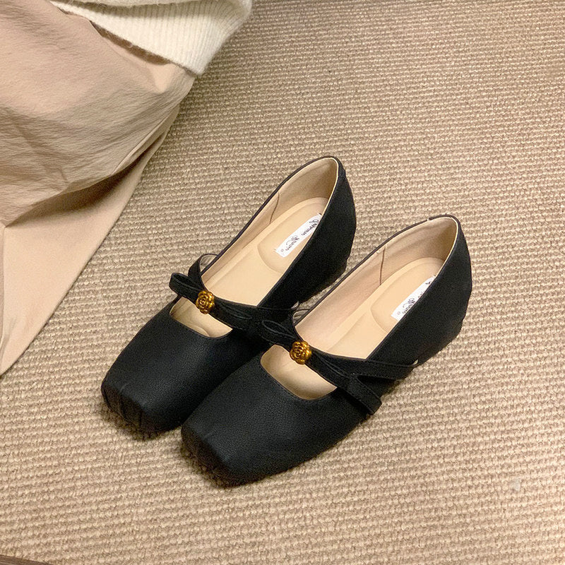 Damen elegante Ballerinas mit verstellbarem Riemen und dekorativer Blüte Heidi Mode - Image 9