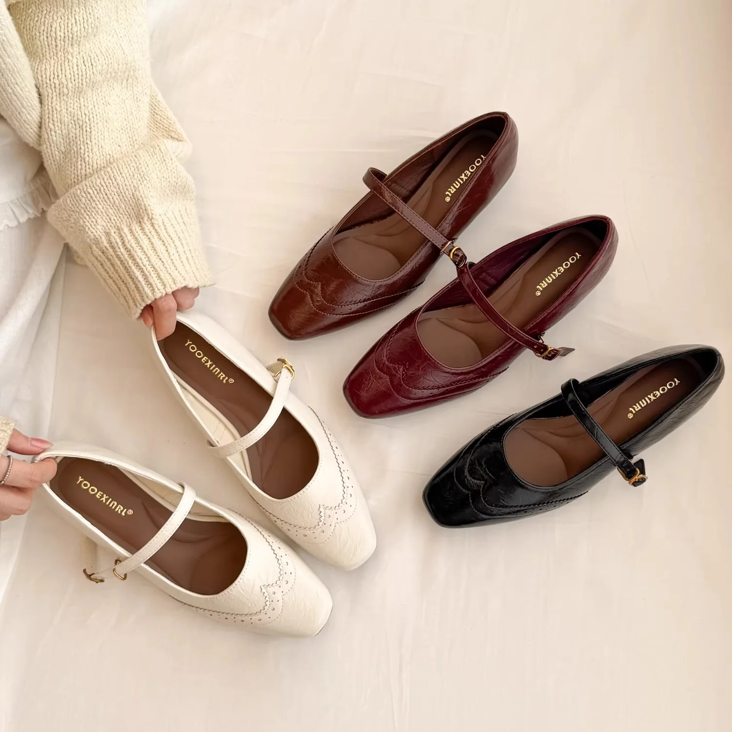 Damen elegante Ballerinas mit verstellbarem Riemen und feiner Brogue-Prägung Heidi Mode