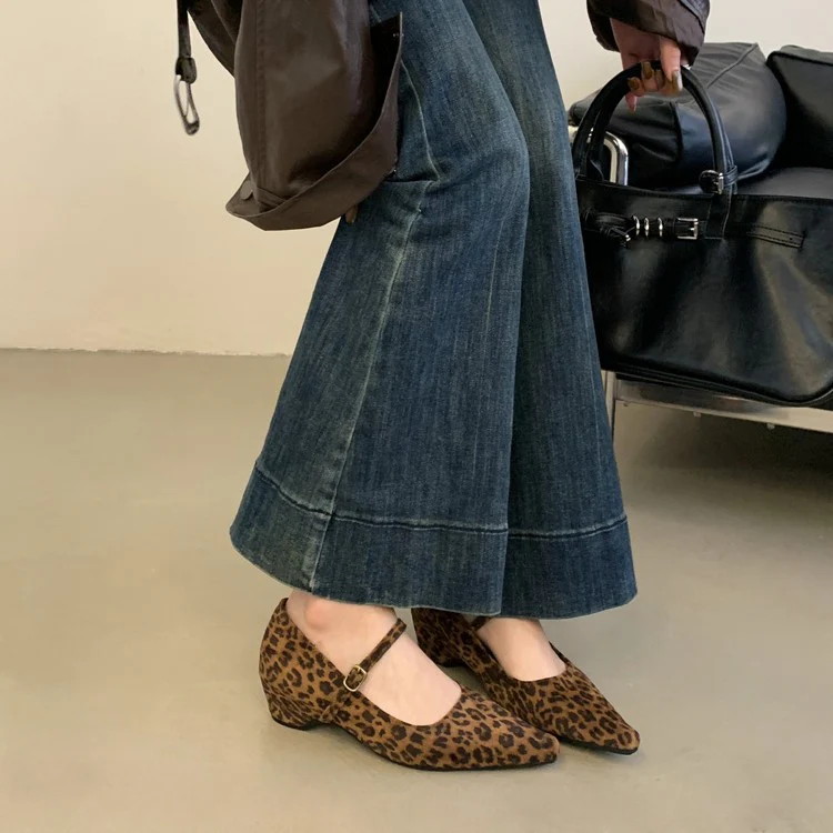 Damen elegante Ballerinas mit verstellbarem Riemen und feiner Wildlederoberfläche Heidi Mode - Image 4