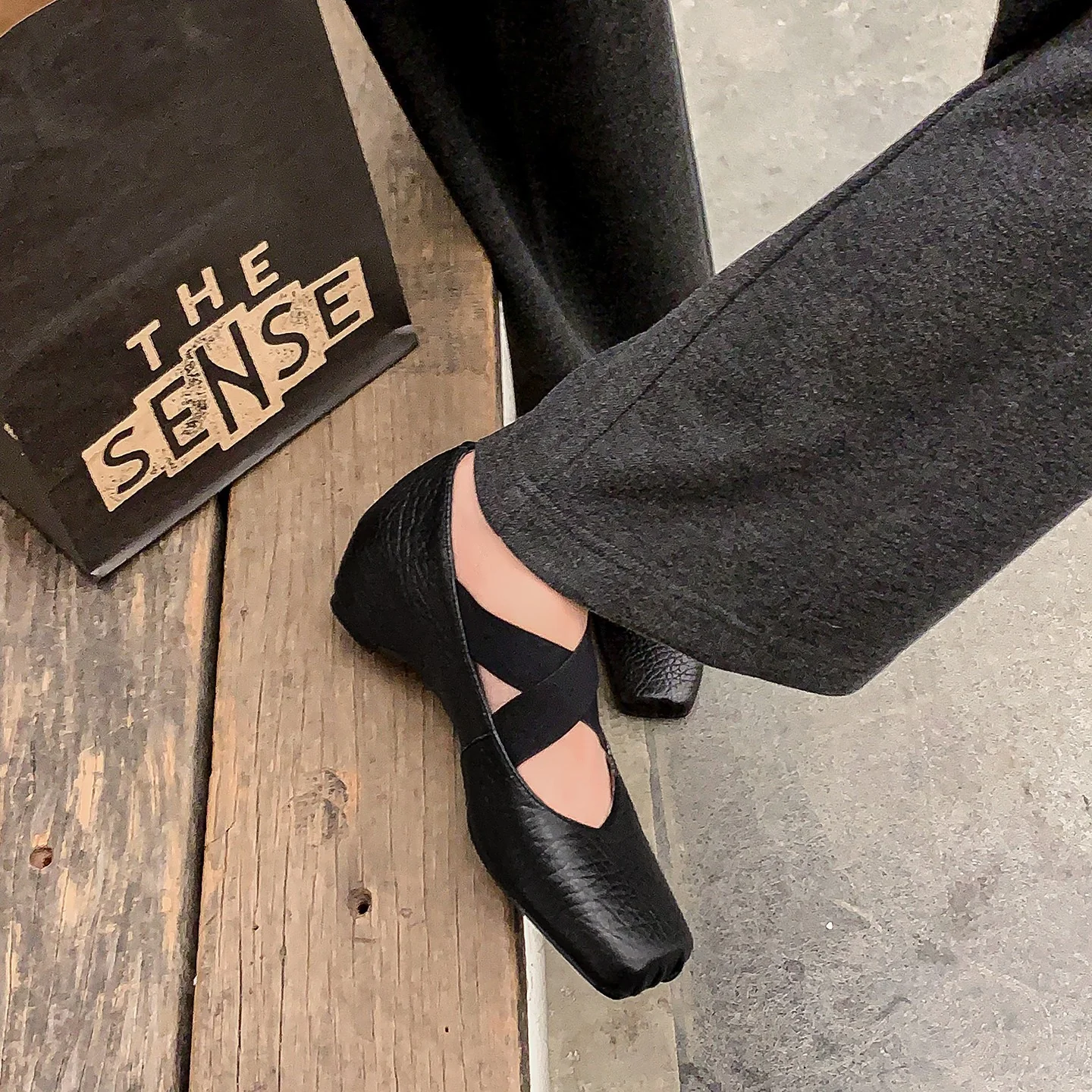 Damen elegante Ballerinas mit verstellbarem Riemen und hochwertiger Lederoberfläche Heidi Mode - Image 2