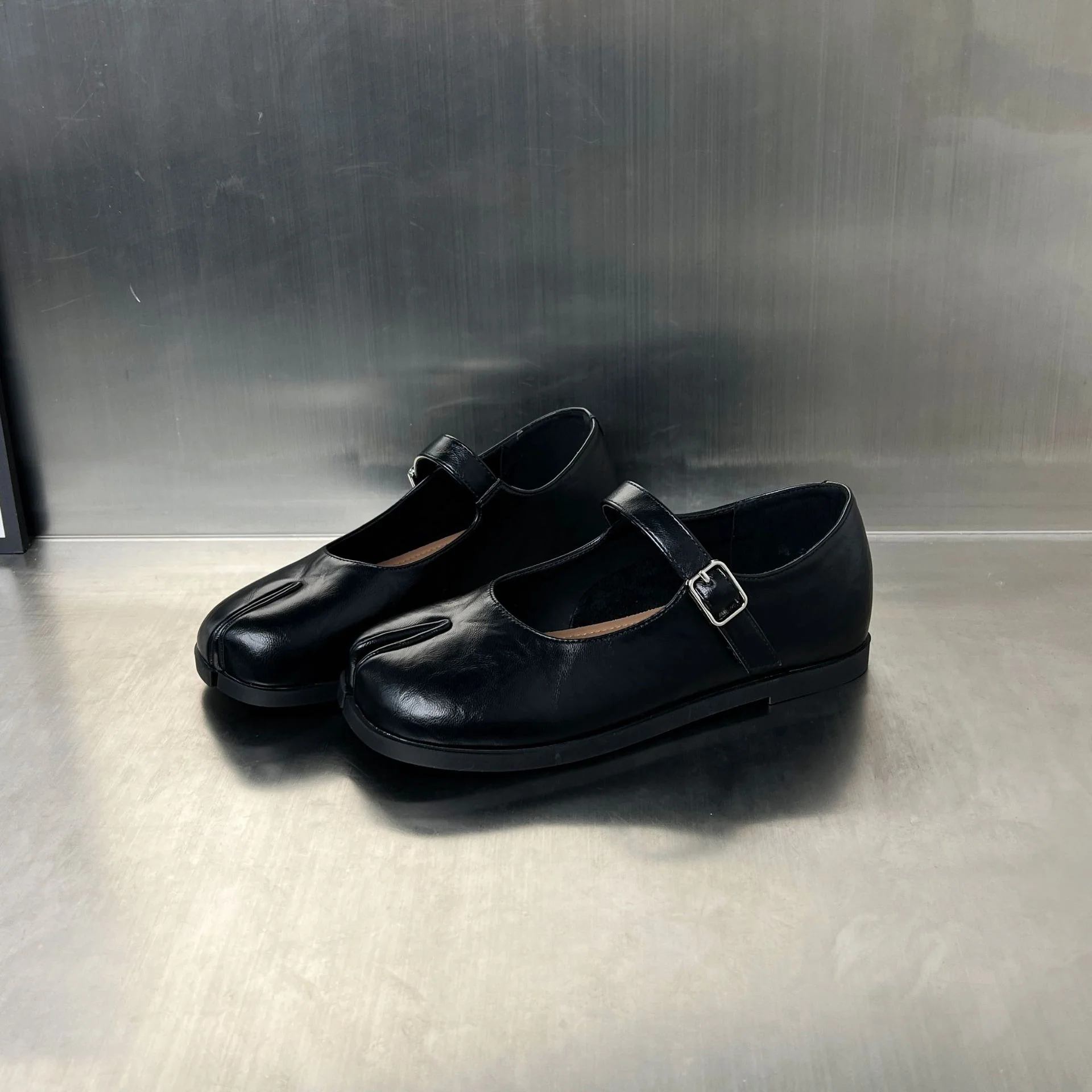 Damen elegante Ballerinas mit verstellbarem Riemen und komfortabler Passform Heidi Mode - Image 6