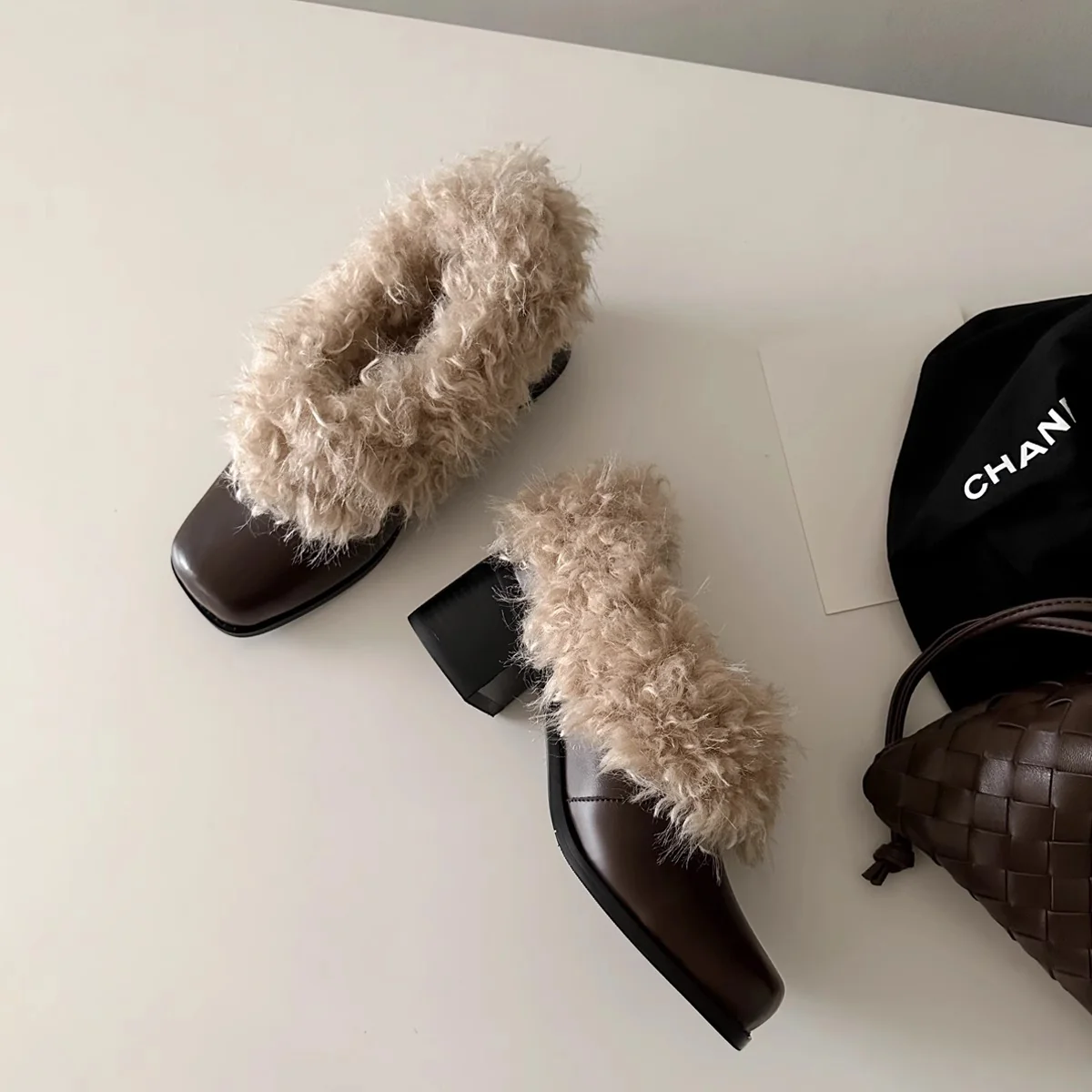 Damen Elegante Booties mit luxuriösem Fellrand und stabilem Blockabsatz Heidi Mode - Image 2