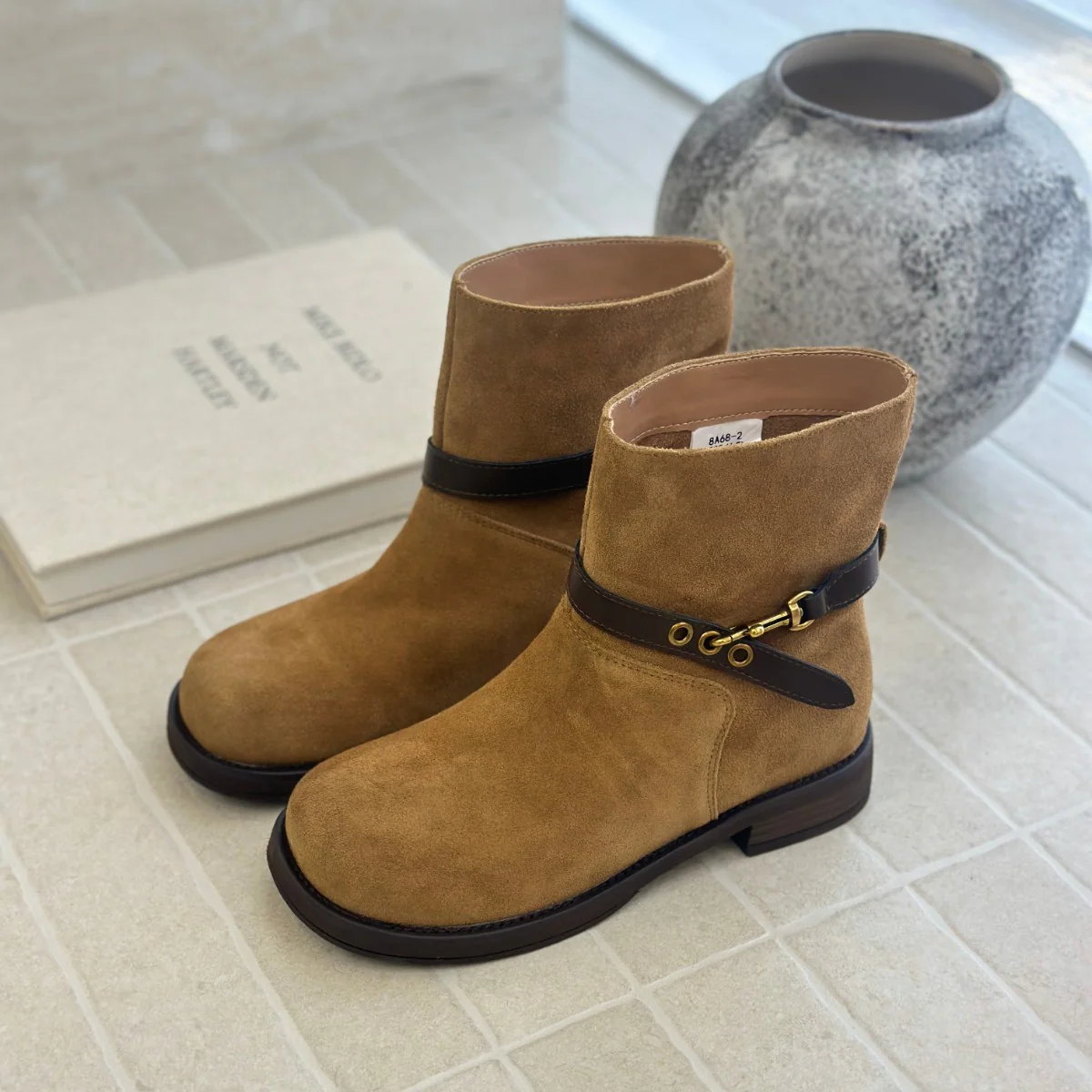 Damen elegante Chelsea Boots mit modischen Schnallen und hochwertiger Wildlederoberfläche Heidi Mode - Image 3