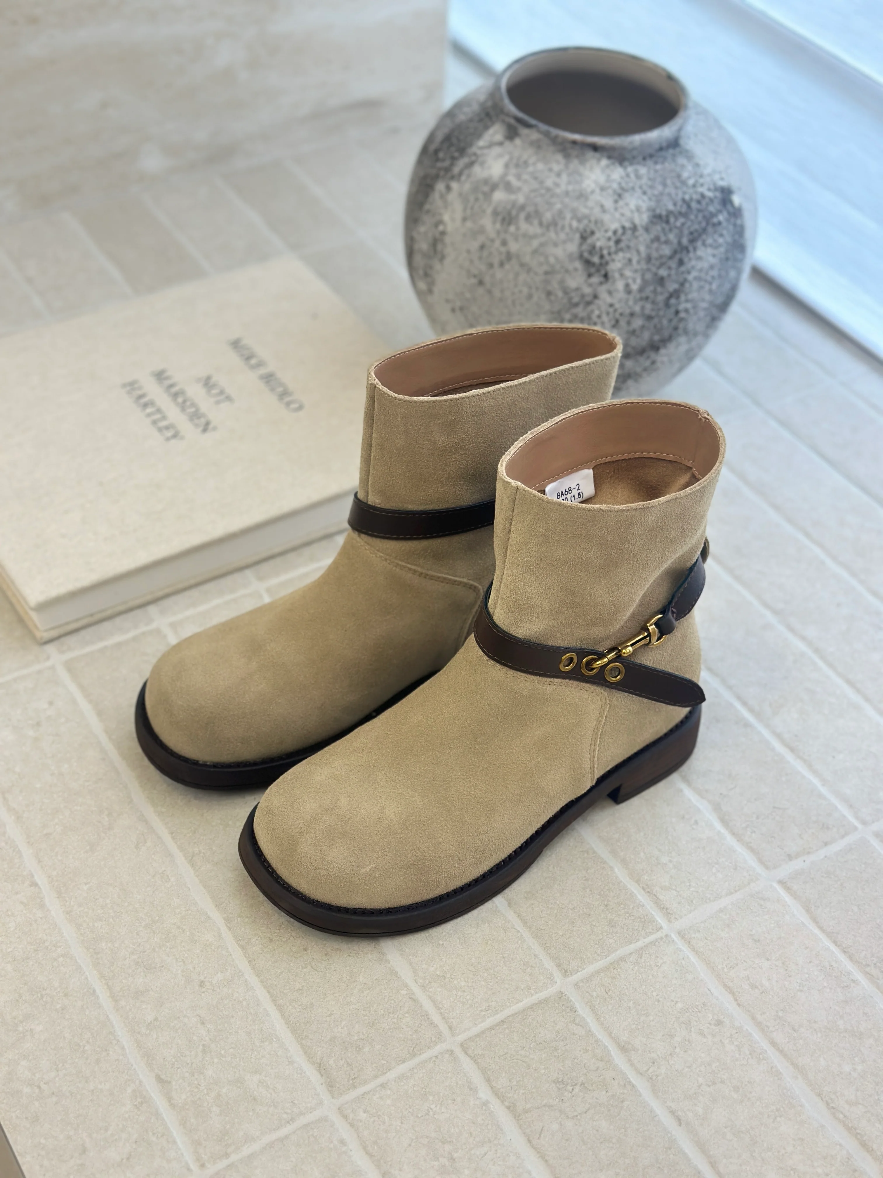 Damen elegante Chelsea Boots mit modischen Schnallen und hochwertiger Wildlederoberfläche Heidi Mode - Image 8