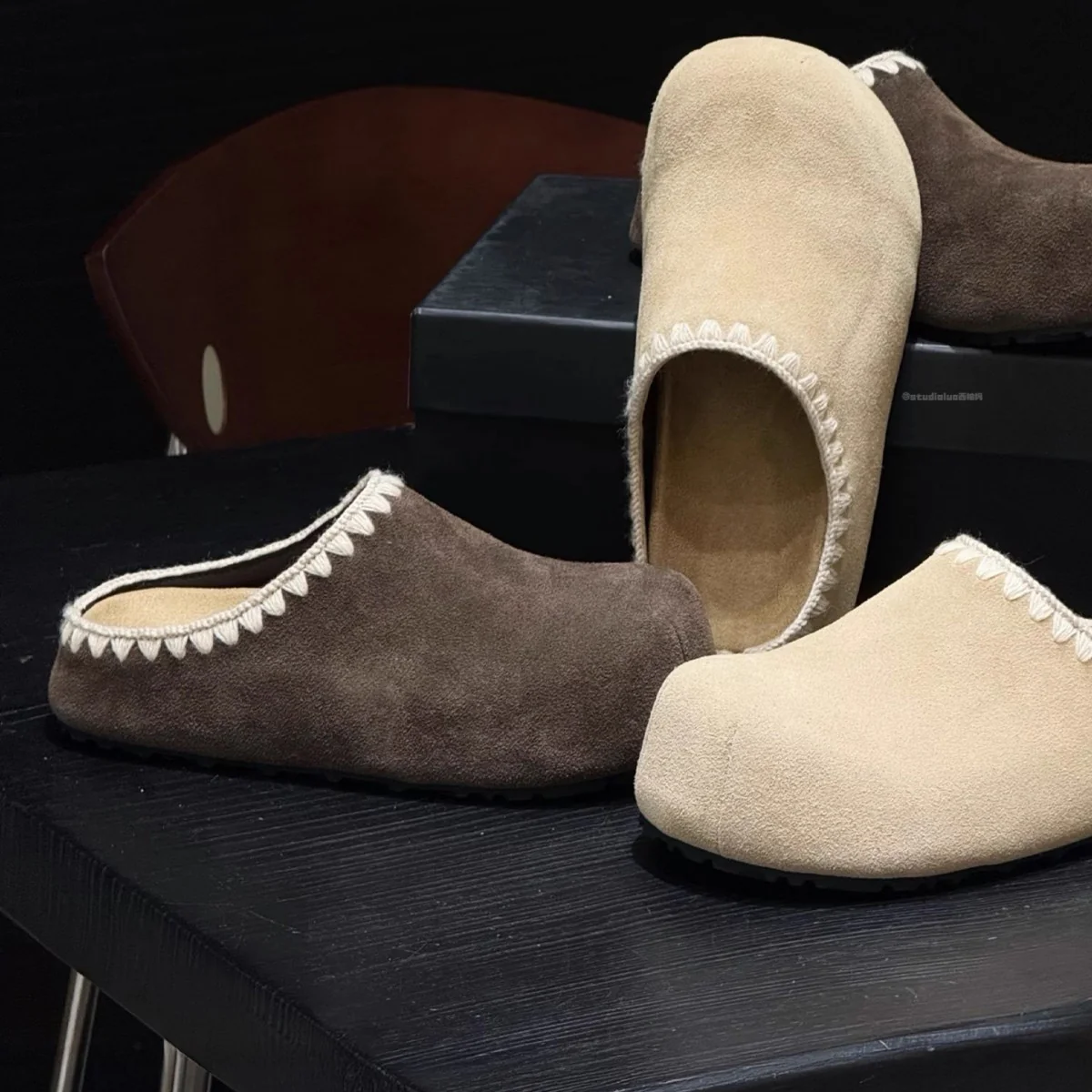 Damen Elegante Clogs aus weichem Wildleder mit handgefertigten Details Heidi Mode - Image 2