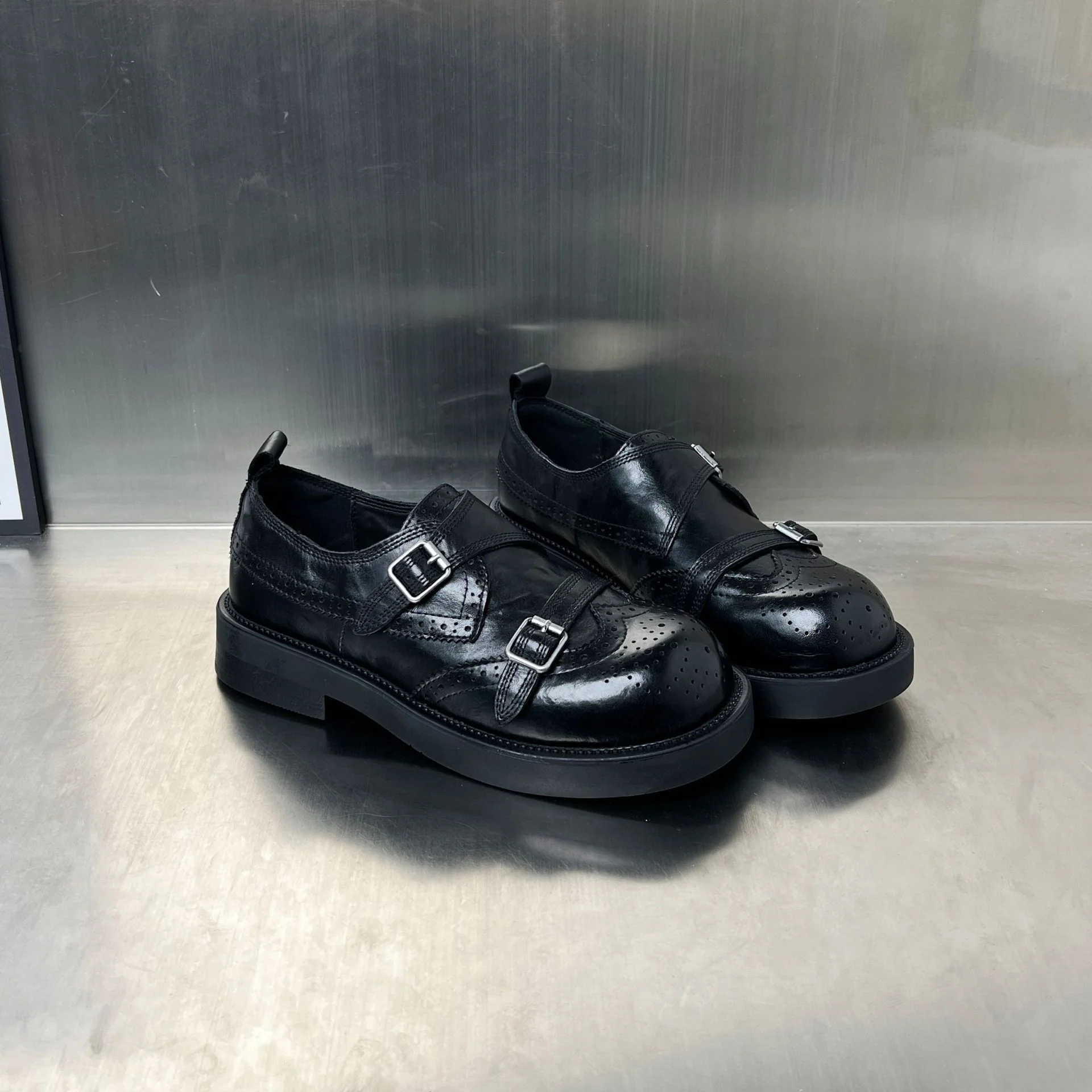 Damen elegante Doppel-Schnallen-Mokassins mit klassischem Broguemuster Heidi Mode - Image 4