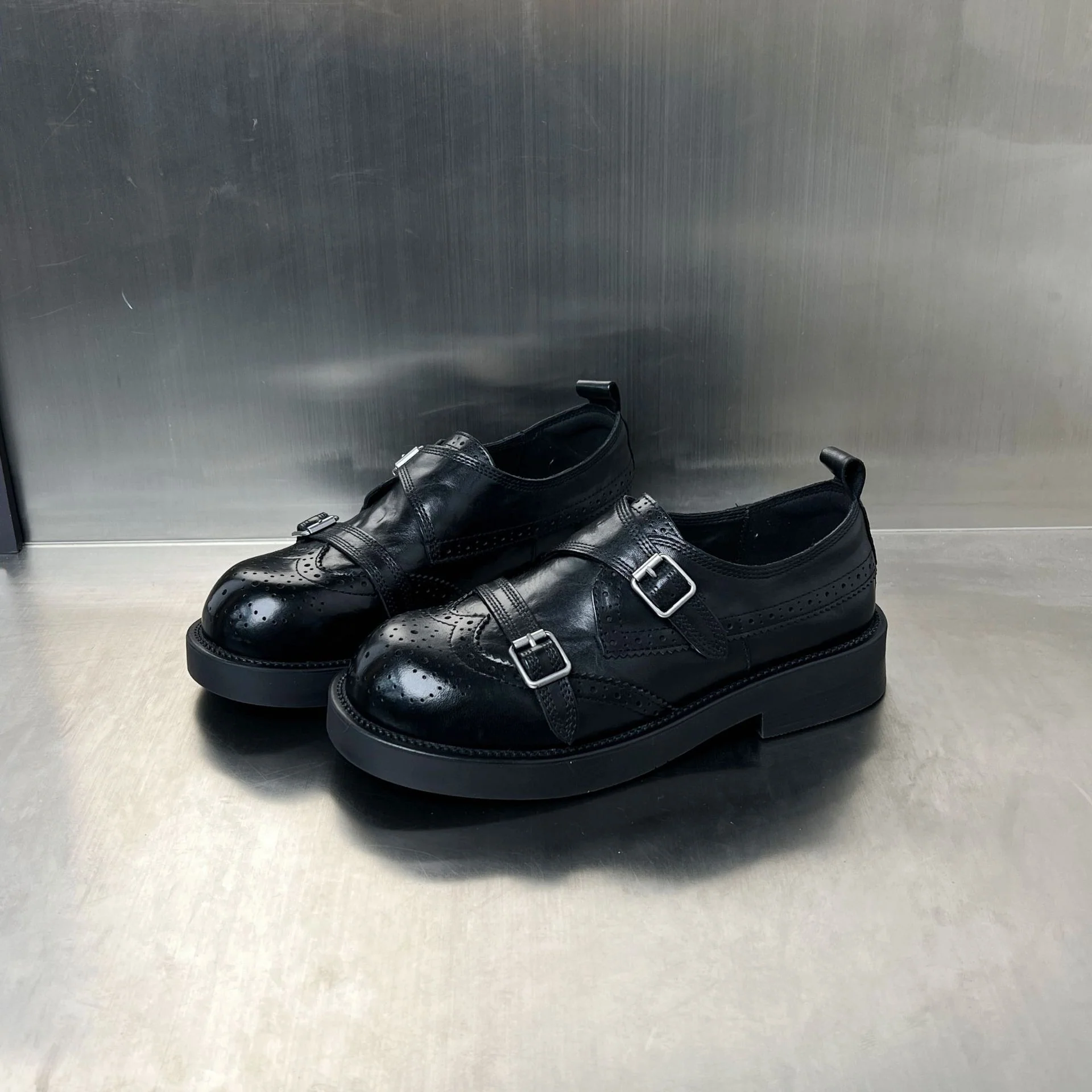 Damen elegante Doppel-Schnallen-Mokassins mit klassischem Broguemuster Heidi Mode - Image 6