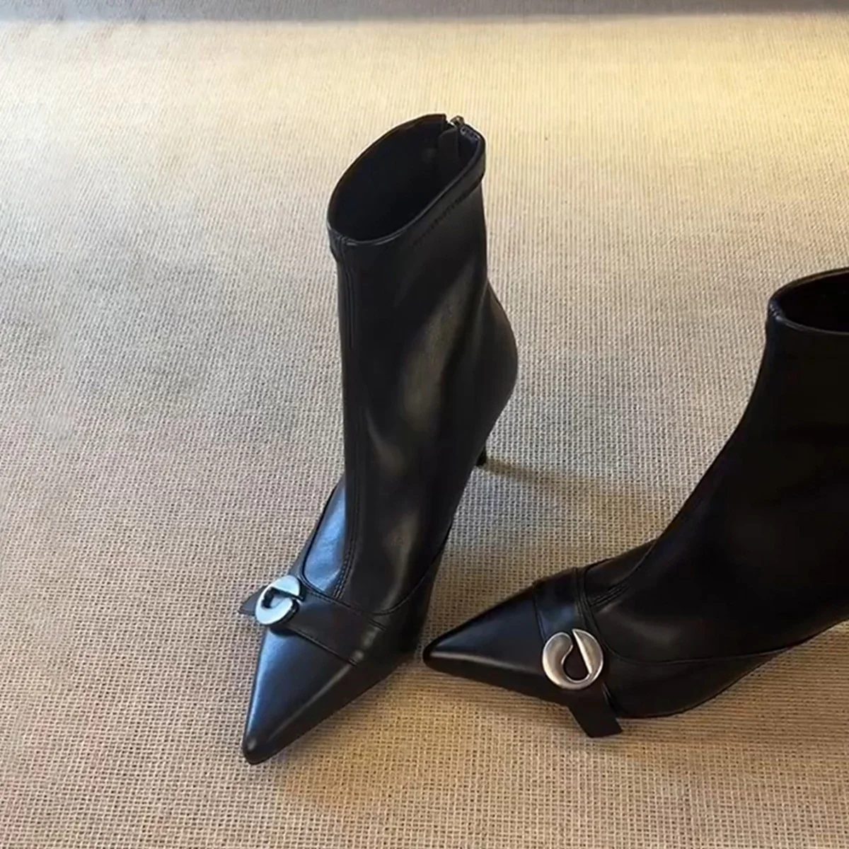 Damen elegante High Heel Stiefeletten mit modischer Schnallenverzierung Heidi Mode