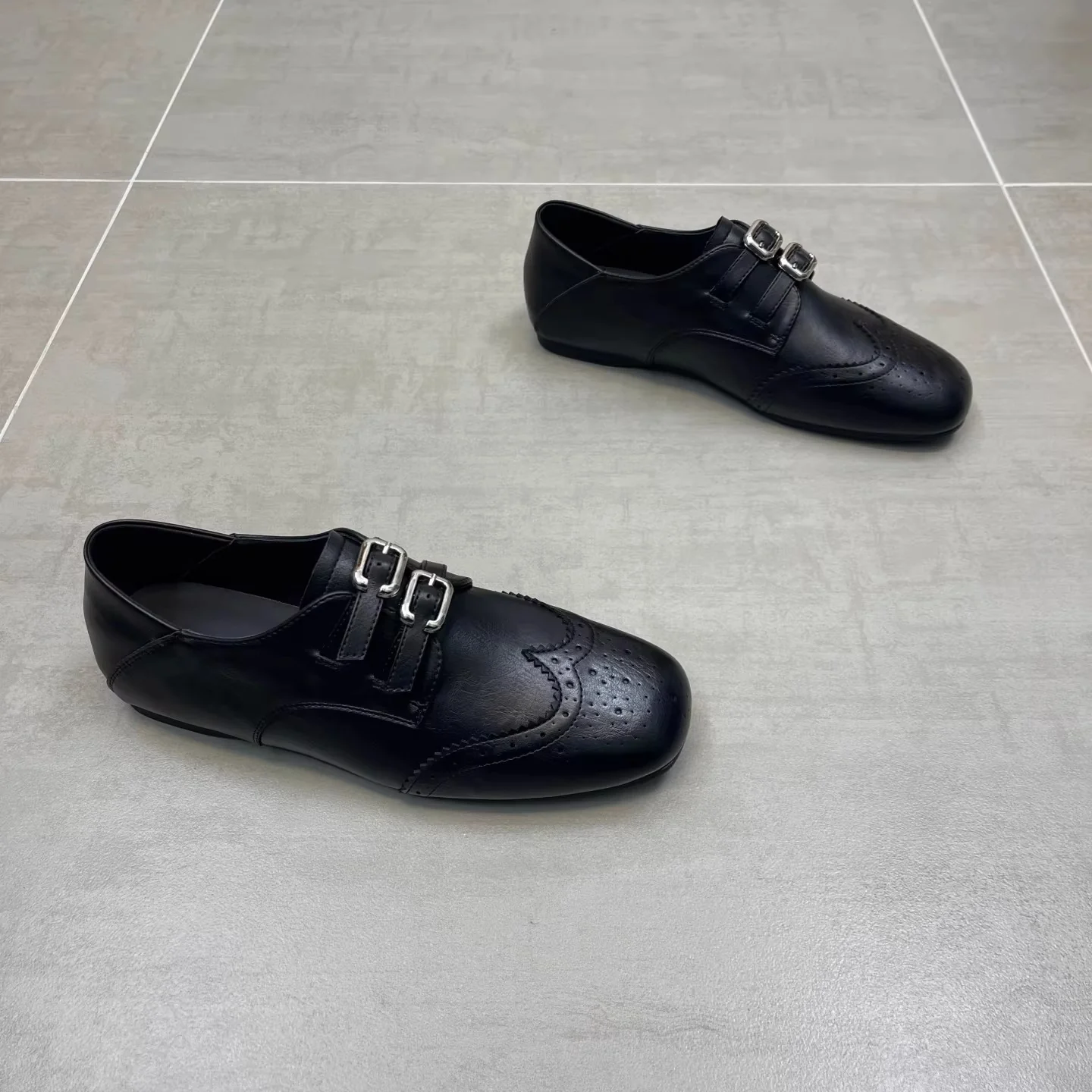 Damen Elegante Lacklederschuhe mit doppelter Schnallenverzierung Heidi Mode - Image 3
