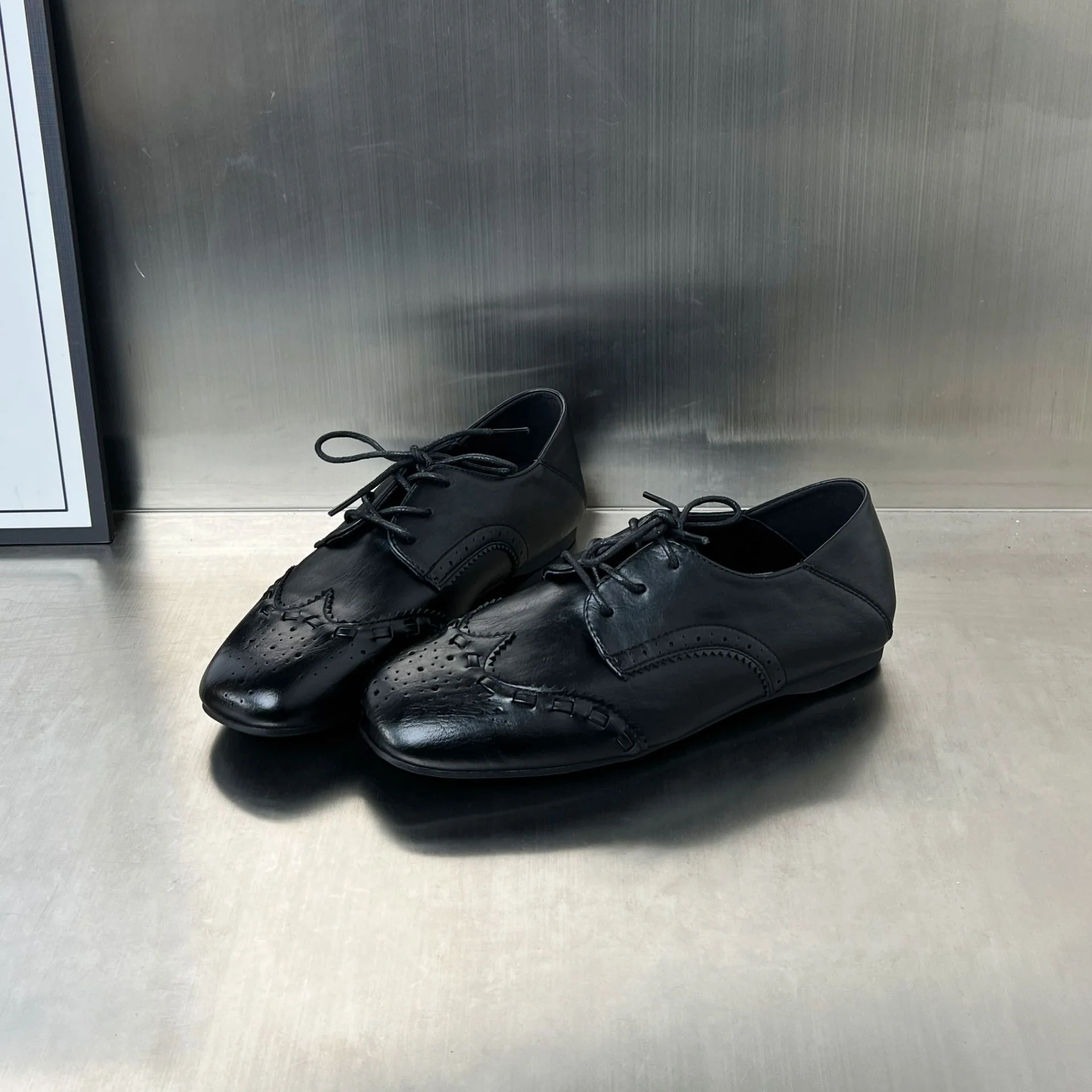 Damen Elegante Leder Schnürschuhe mit Lochmuster und komfortabler Innensohle Heidi Mode - Image 6
