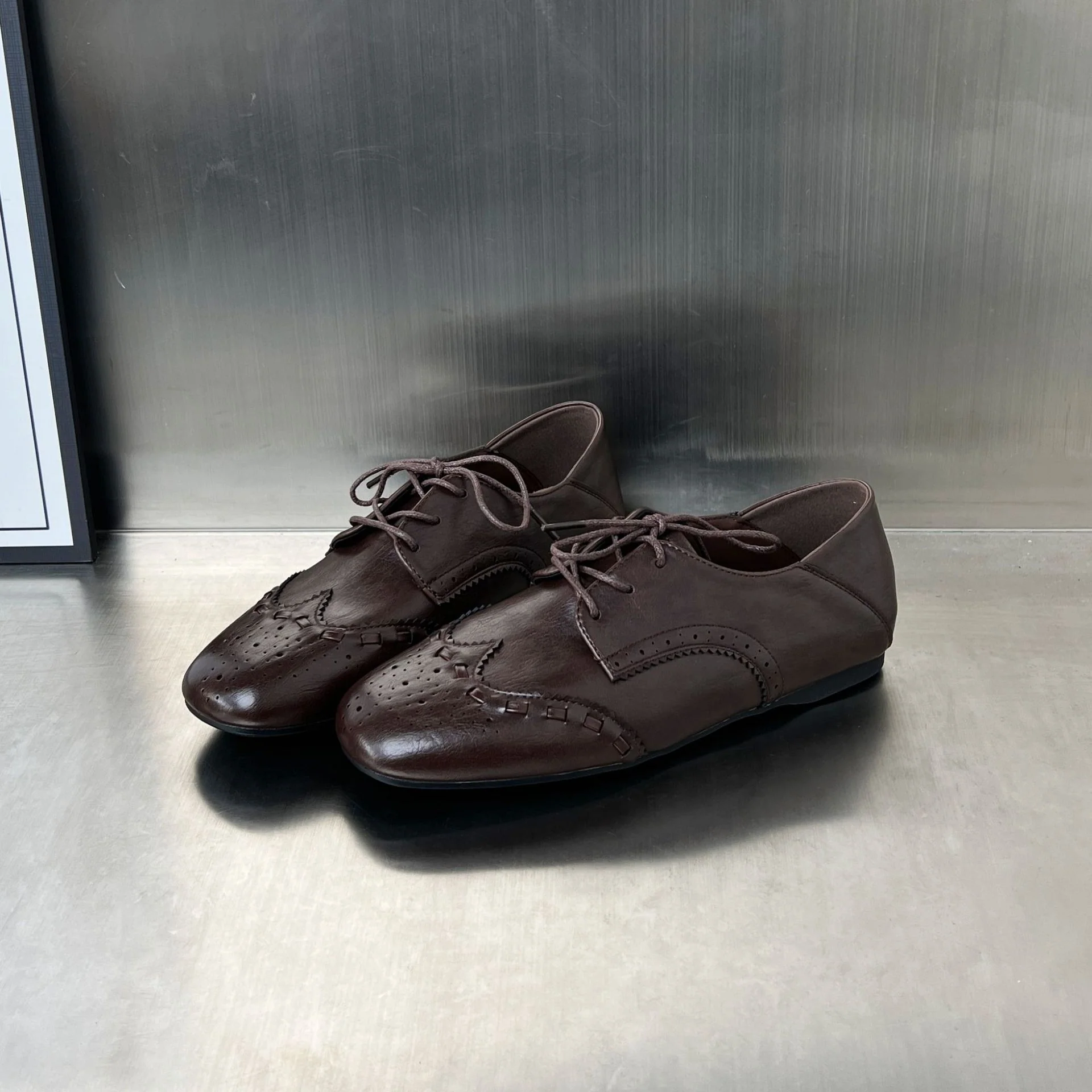 Damen Elegante Leder Schnürschuhe mit Lochmuster und komfortabler Innensohle Heidi Mode - Image 7