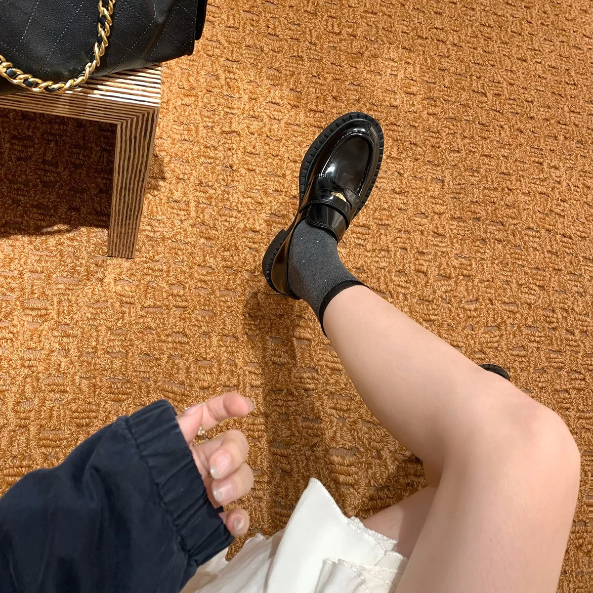Damen elegante Loafers aus hochwertigem Lackleder mit modischen Riemen Heidi Mode - Image 2