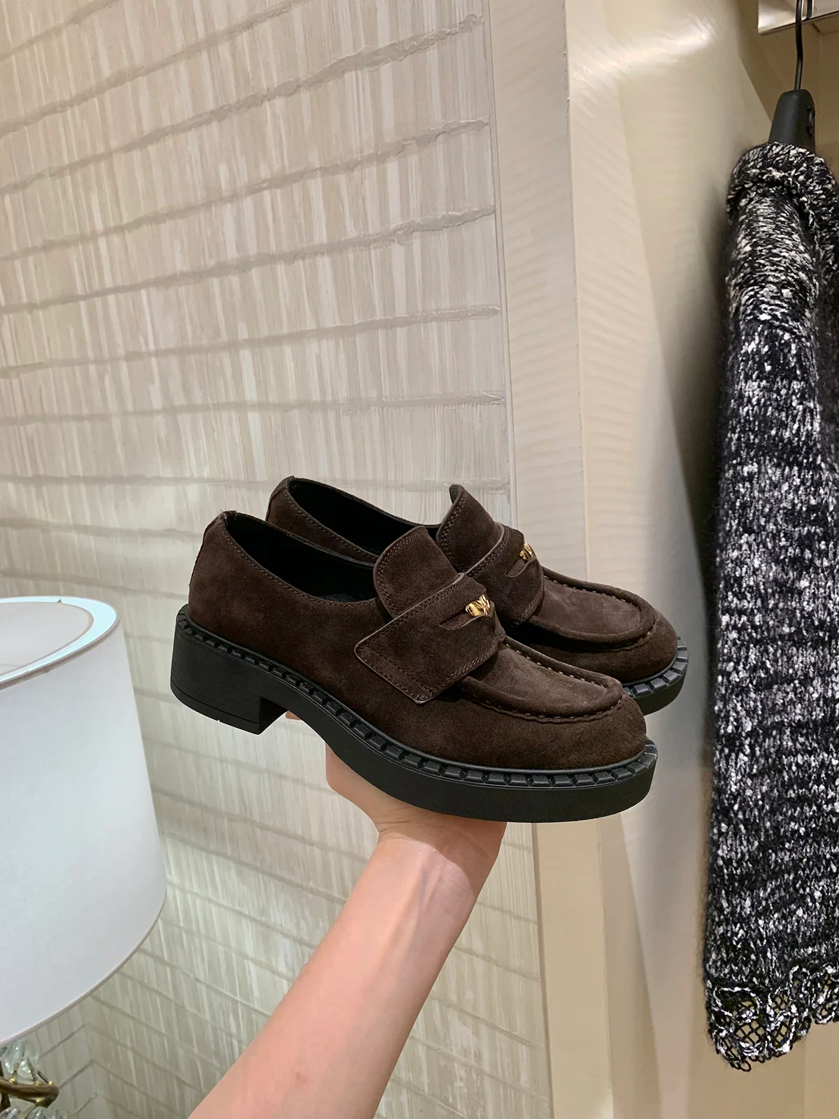 Damen elegante Loafers aus hochwertigem Lackleder mit modischen Riemen Heidi Mode - Image 6
